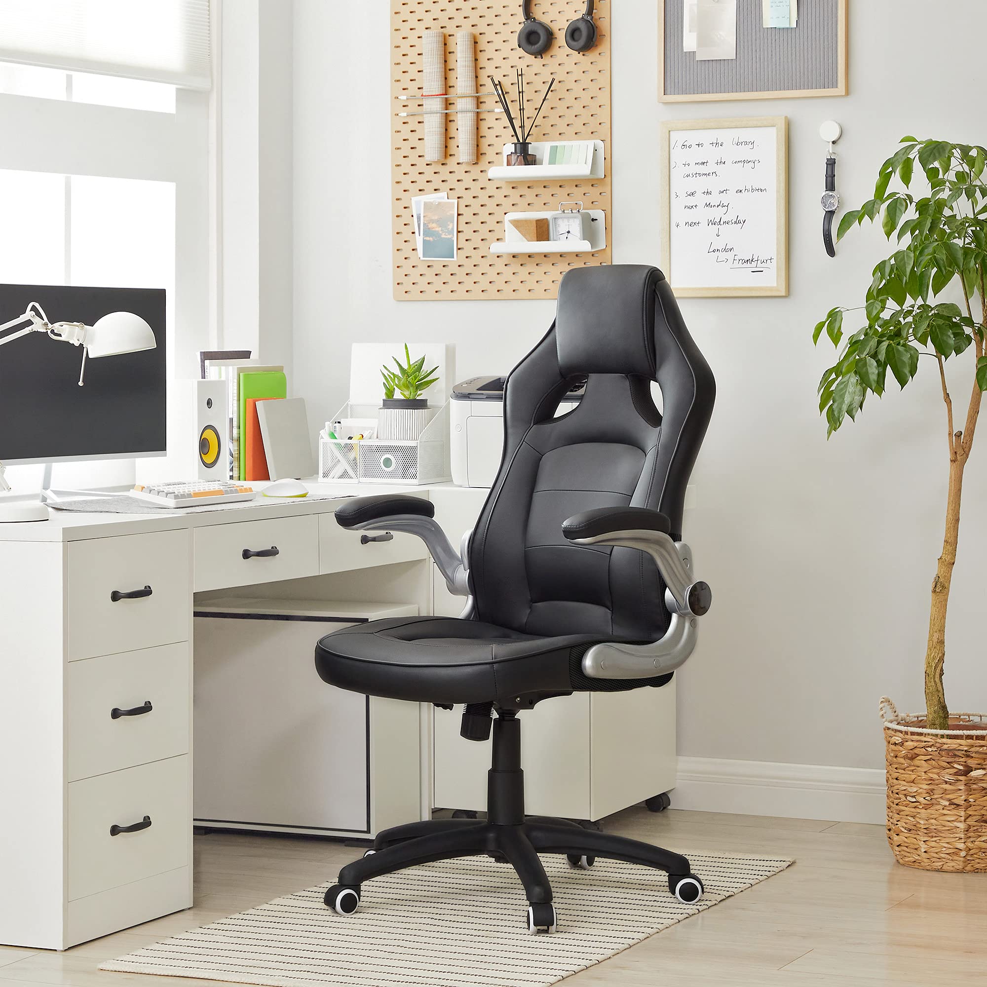 SONGMICS Chaise de bureau de forme sportive, pivotant, avec accoudoirs inclinables, Dossier haut, Hauteur réglable, Inclinable pour se balancer, Design ergonomique, Noir OBG62B 68 x 68 (115-125) cm