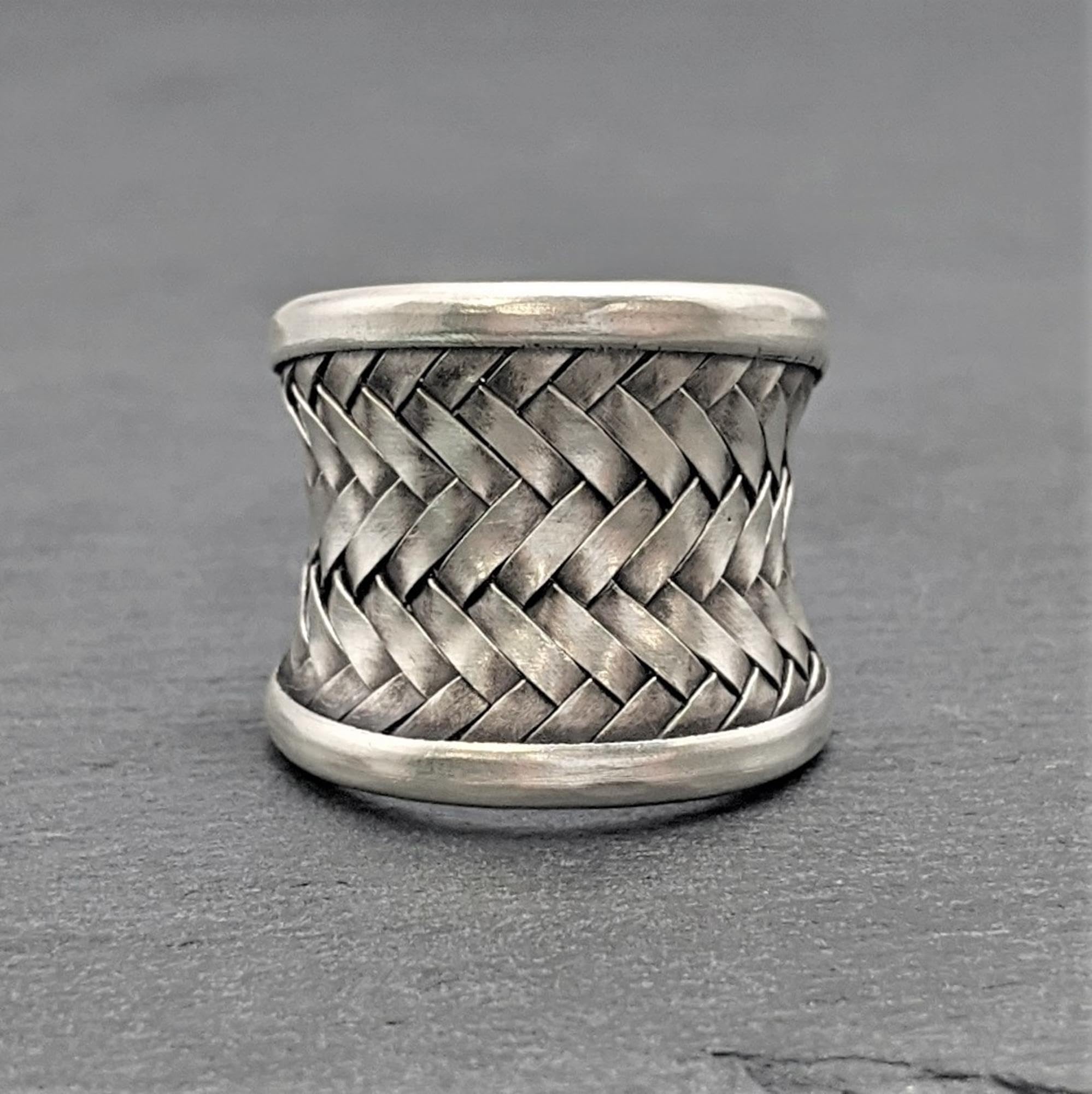 81stgeneration Hill Tribe Anillo Ajustable de Tejido de Canasta Ancho en Plata Pura | Banda Tejida Cóncava de Plata 999 para Mujer | Diseño Rústico Texturizado | Joyería Tribal Estilo Medieval