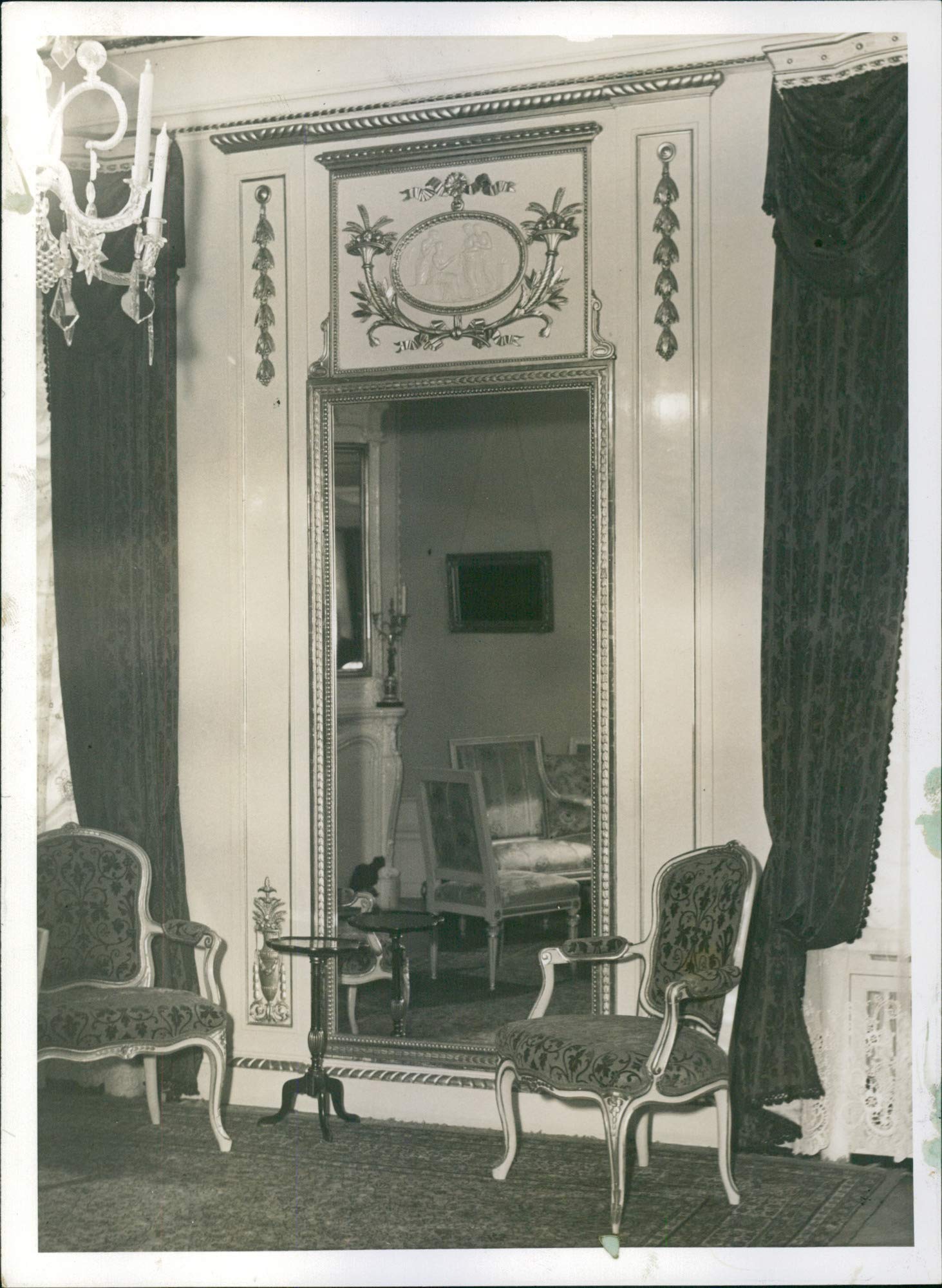 Vintage photo of Ljungl246;fska house at Sveav228;gen interior