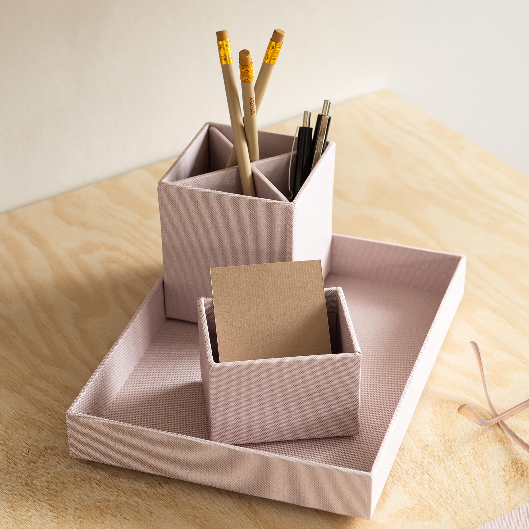 BIGSO BOX OF SWEDEN LENA Schreibtisch Organizer für Stifte, Büroklammern, Haftnotizen usw. – Sortierkasten mit 4 Fächern – Ordnungssystem aus Faserplatte und Papier in Leinenoptik – rosa