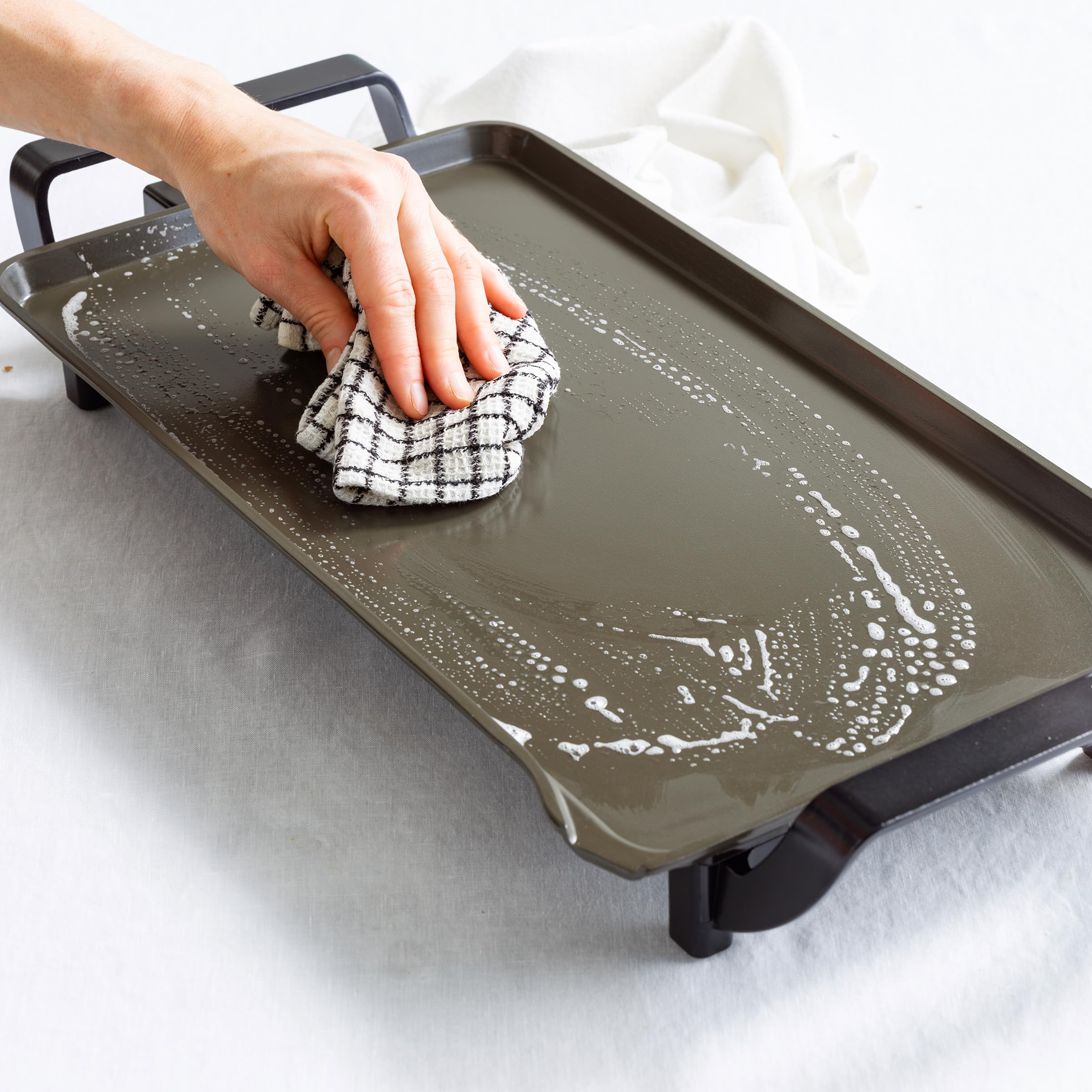 BK Connect Elektrische Teppanyaki Grillplatte 46 × 26 cm – PFAS-freie keramische Antihaftversiegelung, 2300 W, 5 Temperaturstufen, Fettablauf, Abnehmbares Netzkabel, Für bis zu 8 Personen