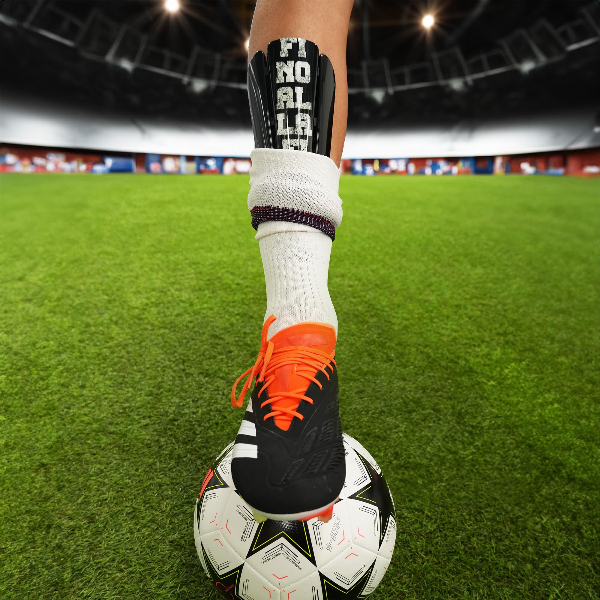 Parastinchi Da Calcio Giovani Adulti ad alta resistenza agli urti Made in Italy Protezione Completa. Comprese fasce di sostegno. Modello Bianconeri