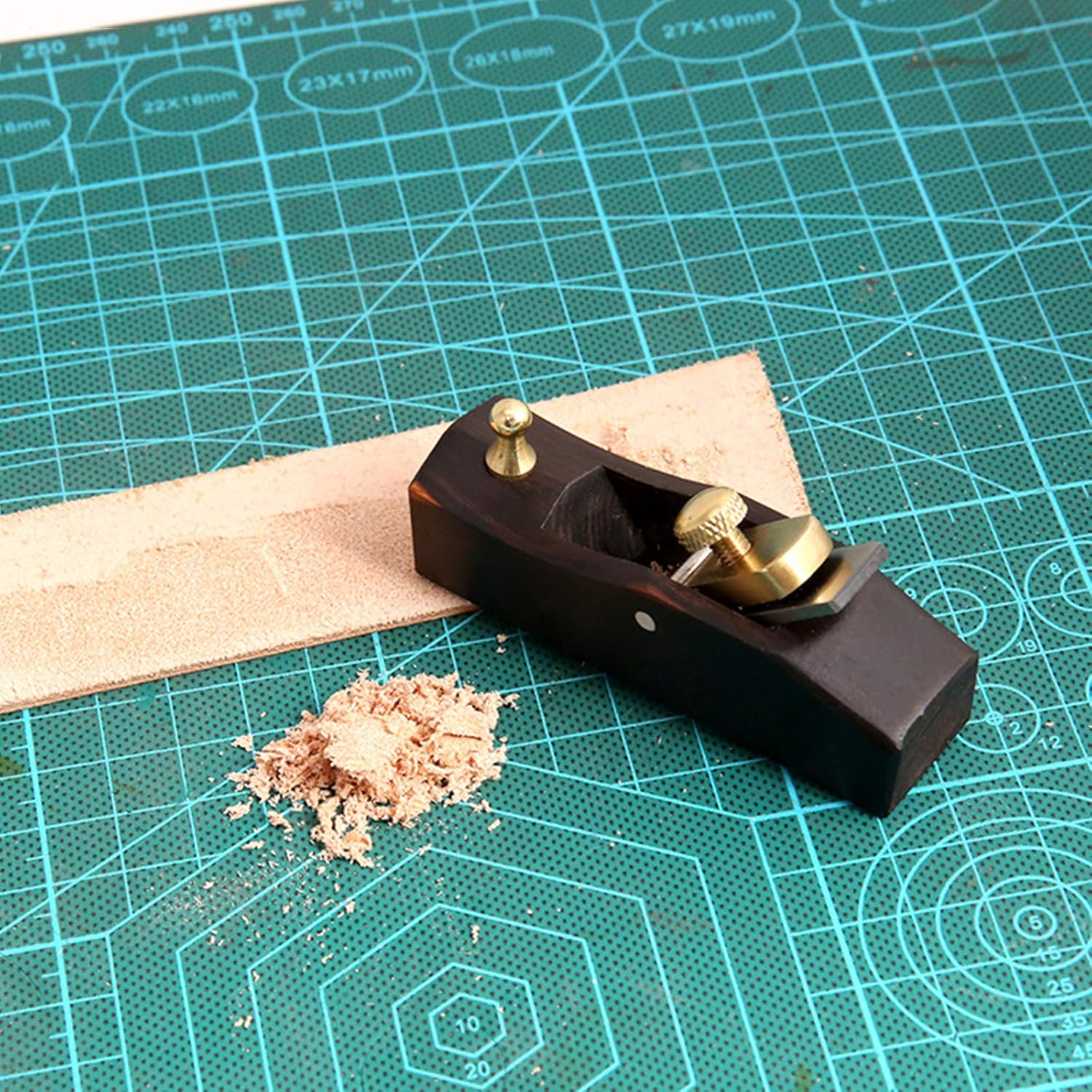 Mini Wood Plane, Mini Hand Planer for Woodworking, DIY Small Hand Planer Wooden Carpenter Woodcraft Tool for Trimming, Wood Planing, Surface Smoothing