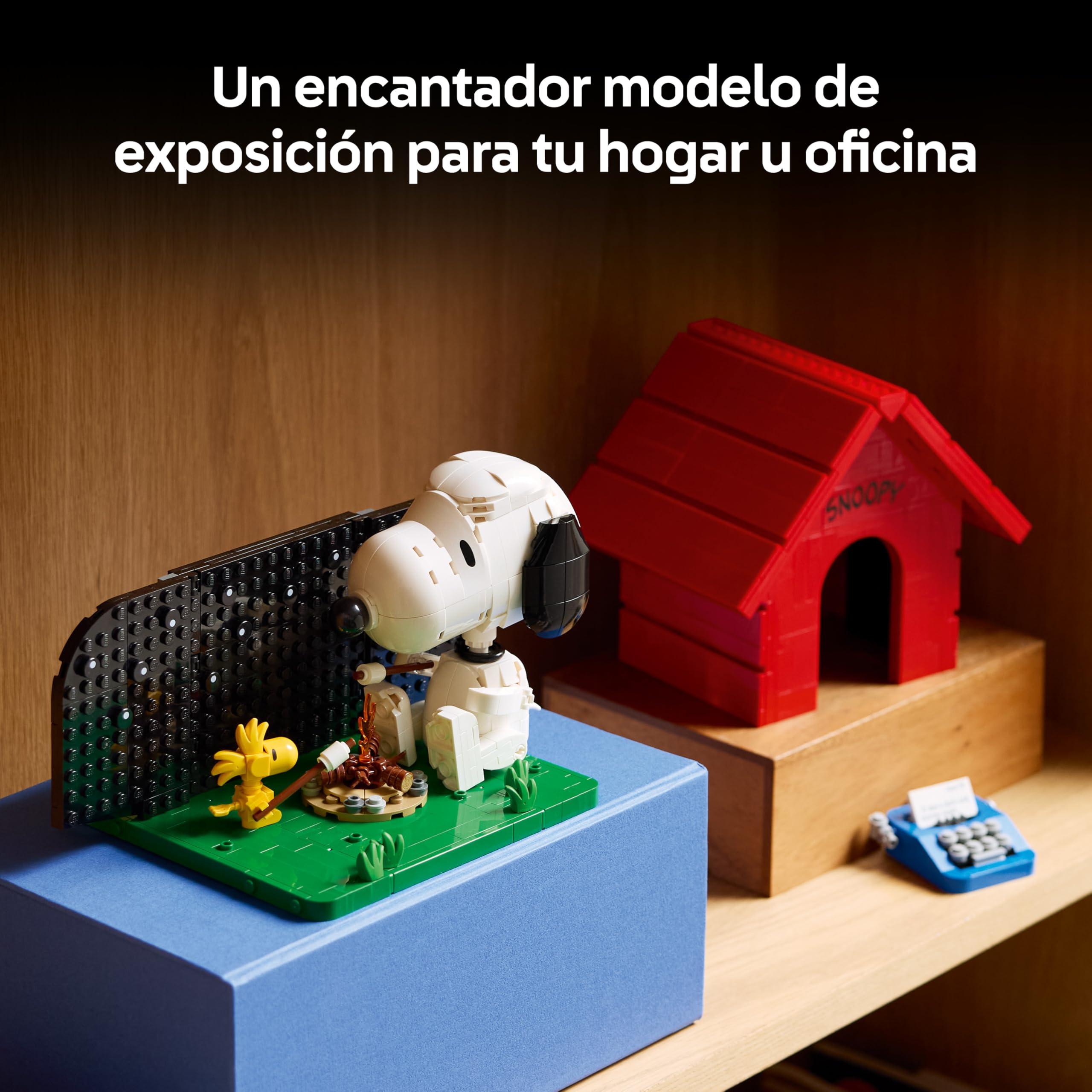LEGO Ideas Peanuts: La Caseta de Snoopy - Maqueta para Adultos de Casa - Figura de Perro Snoopy y Pájaro Woodstock - Decoración de Estantería - Regalo para Mujeres y Hombres Fans del Cómic - 21368