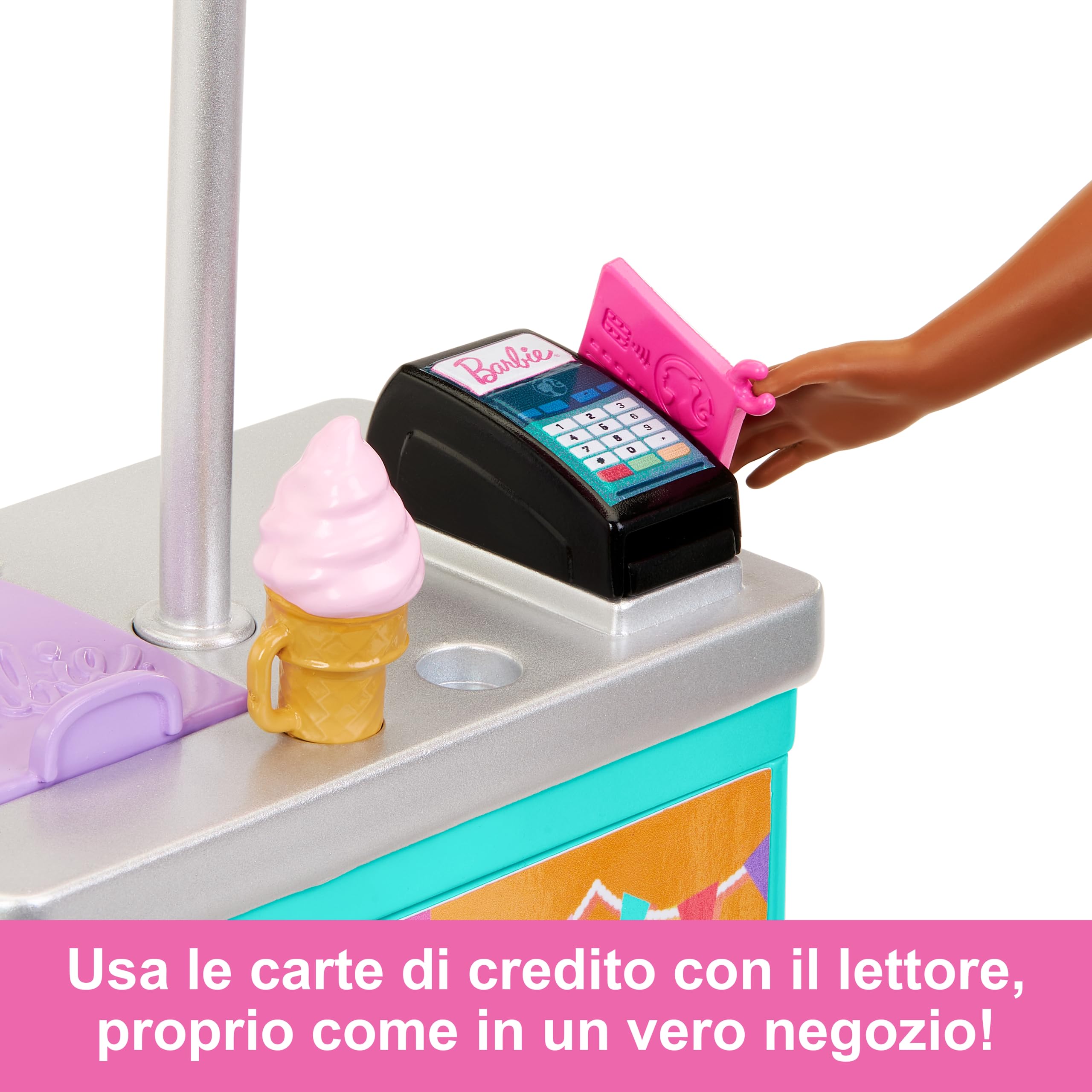 Barbie - Passerella sulla Spiaggia, playset con bambole Brooklyn e Malibu, un chiosco, un punto di ristoro, un cucciolo e 30+ accessori inclusi, giocattolo per bambini, 3+ anni, HNK99