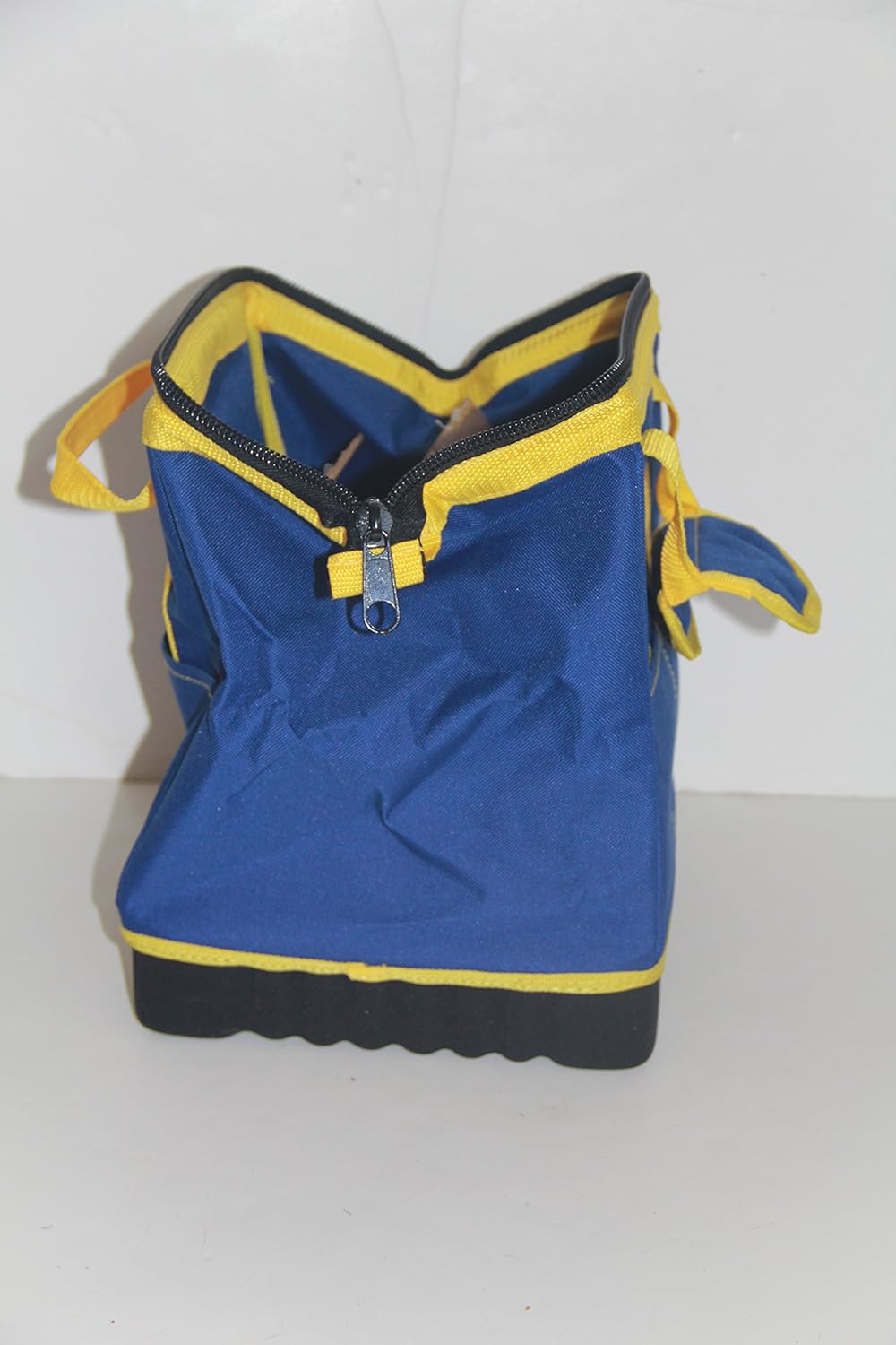 BuyBocceBalls Listing - Extra Heavy Duty Nylon Bocce Bag - Royal Blue with Yellow Handles, with Ball Separator