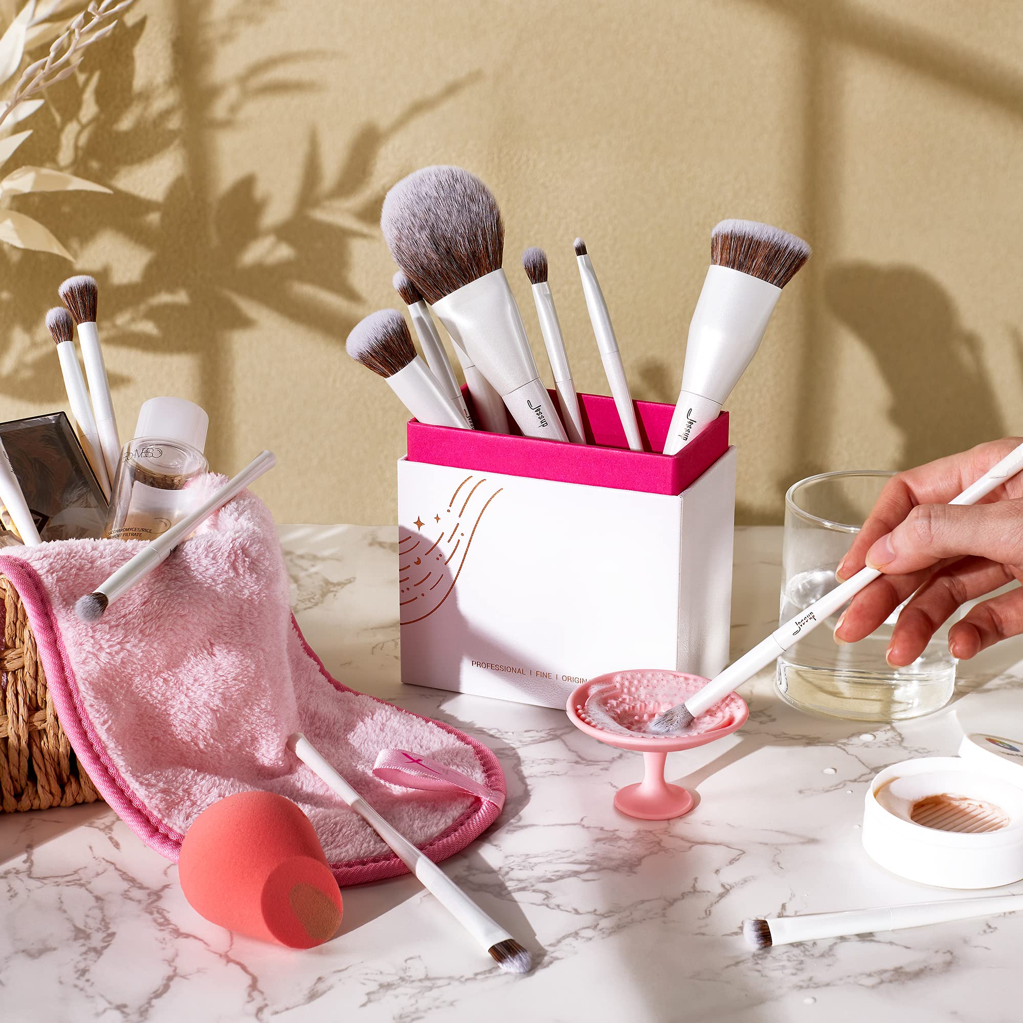 Jessup Pinselset 14 Stk Makeup Pinsel Kosmetikpinsel Schminkpinsel Hochwertiges Geschenkset für Frauen Mit Schwamm Pinselreiniger Handtuch Perlweiß T333