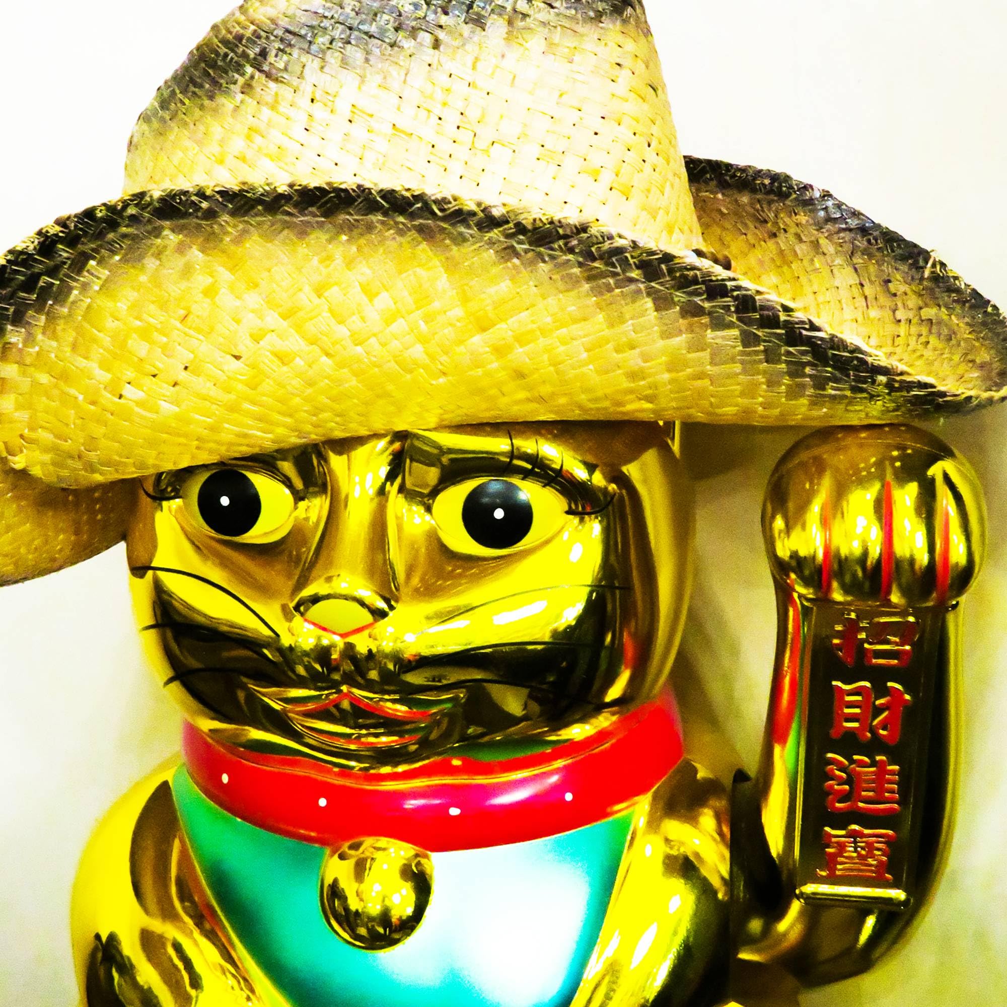 Freak Scene Agitando Gato Chino - Maneki Neko - 40 cm - Oro