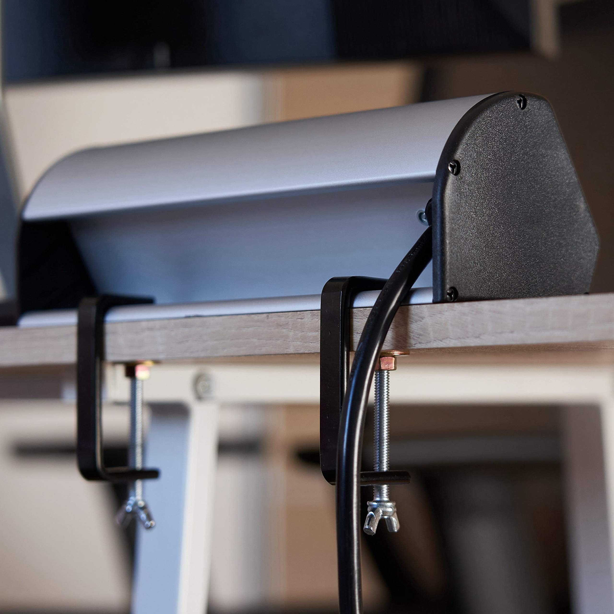 Mehrfach-Steckdose 3-fach & 2x USB mit 2M Kabel - Steckdosenleiste als Schreib-Tischsteckdose und Steckdosenverteiler - Steckerleiste für Küche Büro Stromleiste mit einfacher Montage