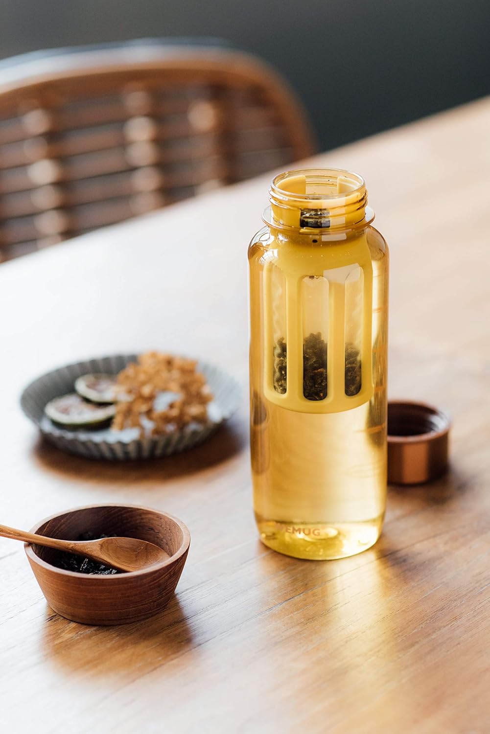 WEMUG Portable Cold Brew Maker, 22 oz Modern Simple design, Leak Proof, Ultra Light, BPA-Free, Durable Plastic, Copper (yellow)