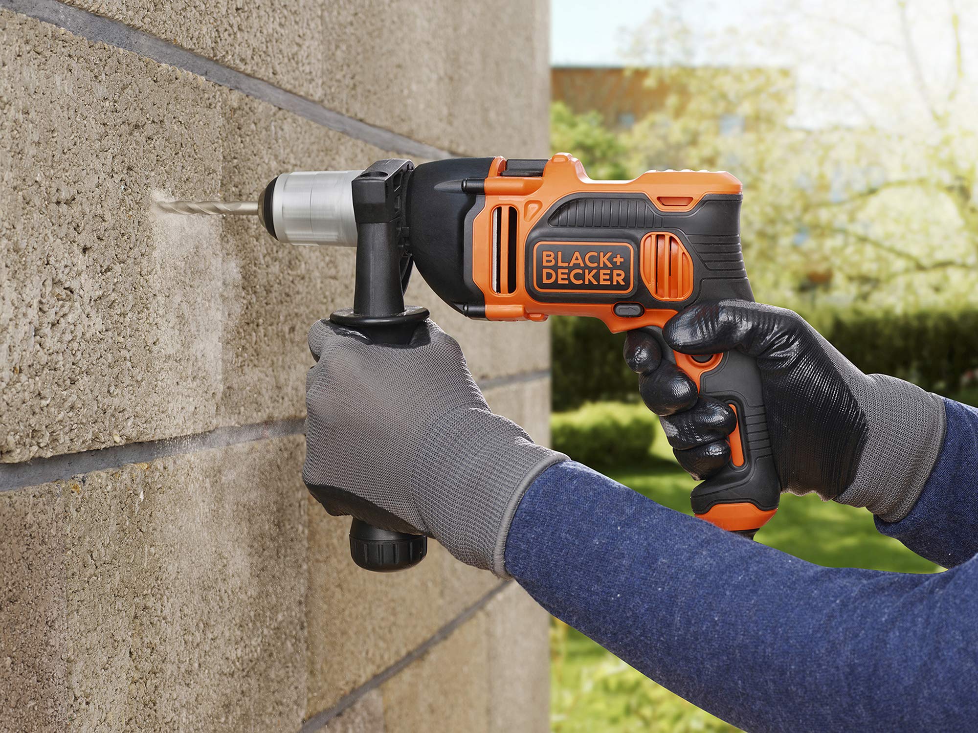 Perceuse à Percussion Filaire - 550W - Poignée latérale pour plus de Confort - Livrée avec 2 Forêts de Perçage