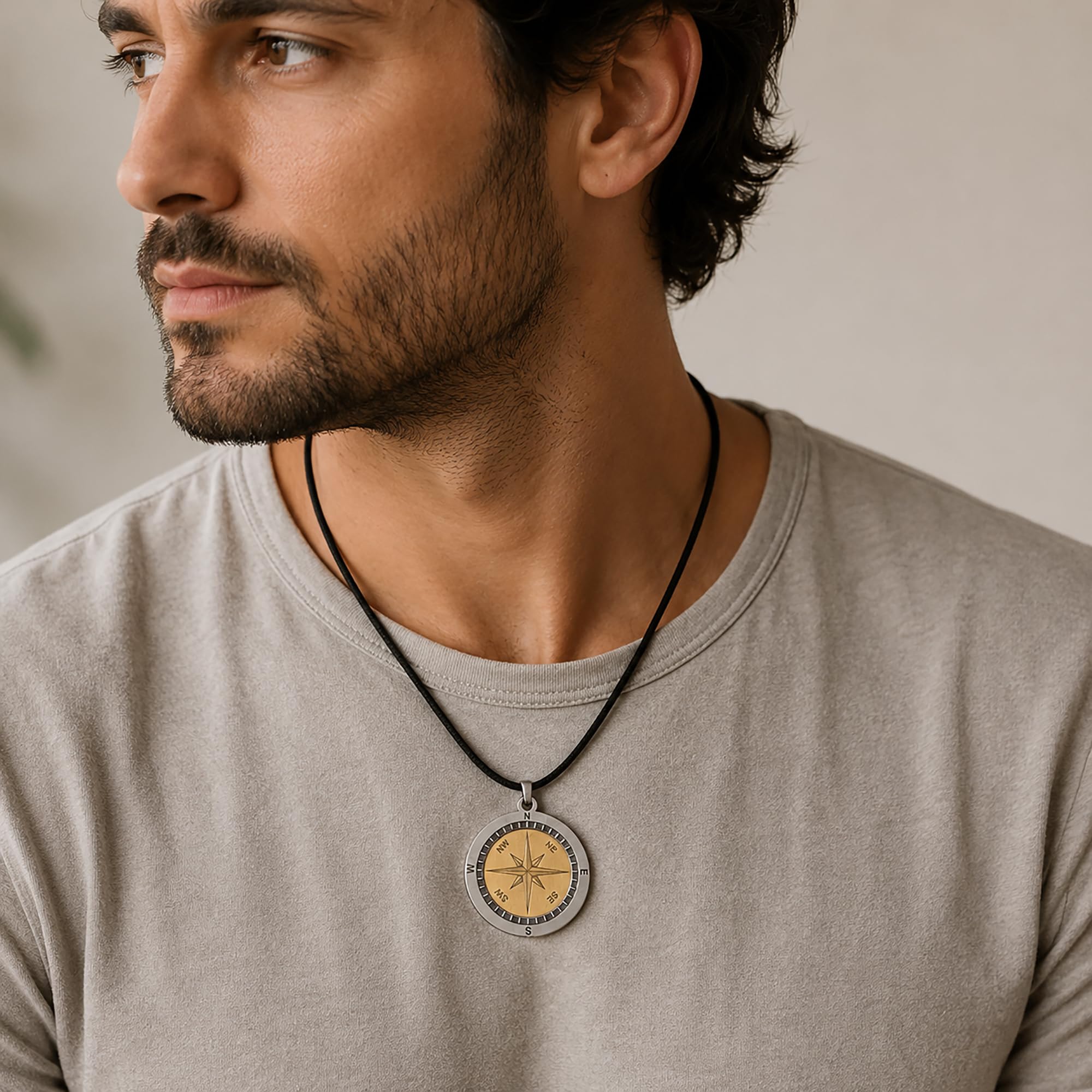 Gioielli Aurum - Collana Uomo Argento Sterling 925 con Ciondolo Bussola Rosa dei Venti, Cordino Cotone Nero 45 cm, Pendente 3 cm Lavorato a Mano, Gioiello Uomo Stile Nautico Idea Regalo