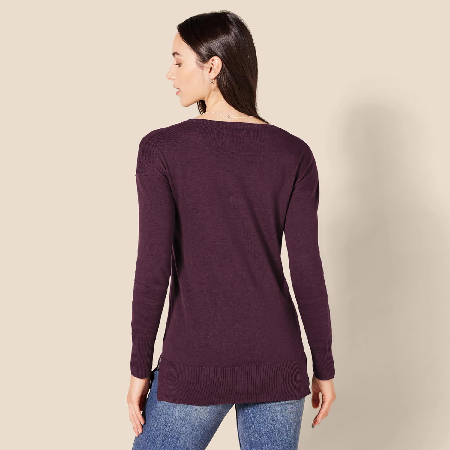 Amazon Essentials Women's Lightweight Long-Sleeve V-Neck Tunic Sweater (Available in Plus Size) - Image 3