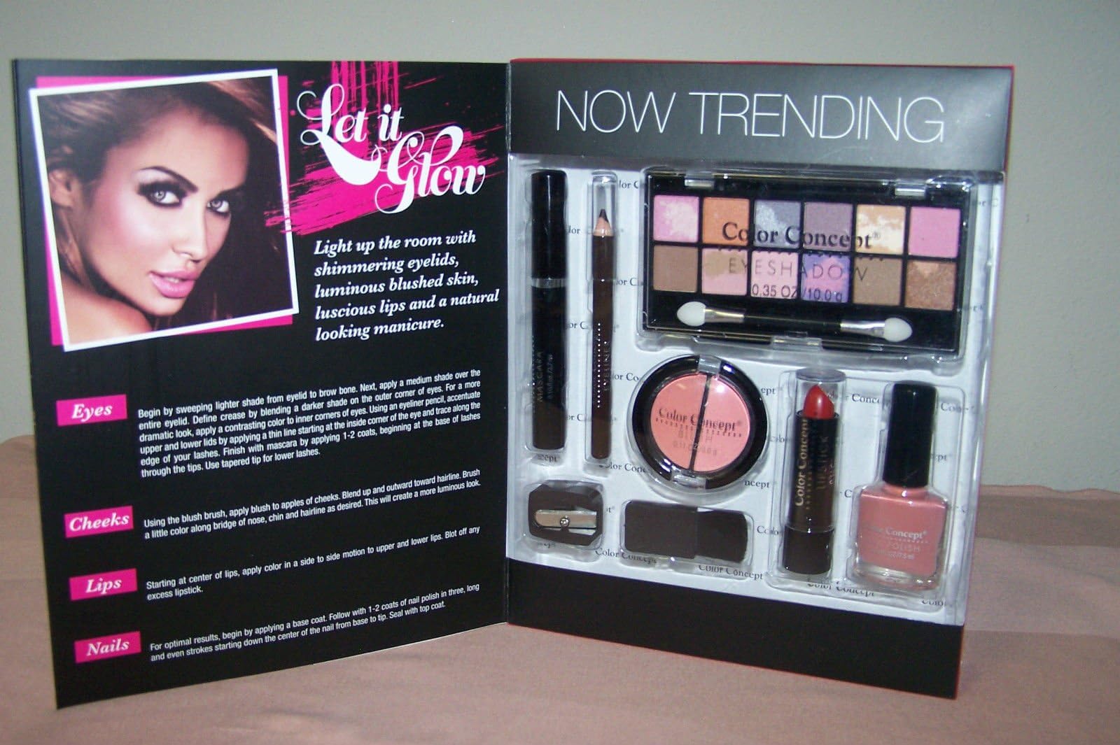 Color Concepts on the Cover Beauty Let It Glow-20 Piece Make-up Set