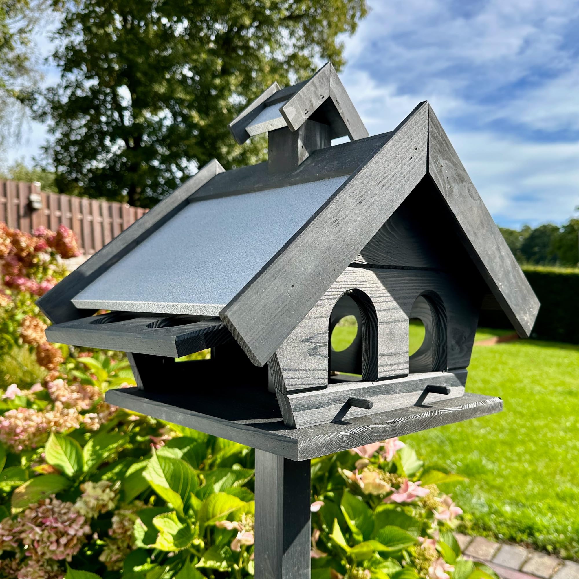 GARTENETAGE Vogelhaus Holz mit Metalldach und 2in1 Ständer/Vogelhaus wetterfest und stabil/Vogelfutterhaus mit Ständer/Robustes Vogelhäuschen für Balkon und Garten