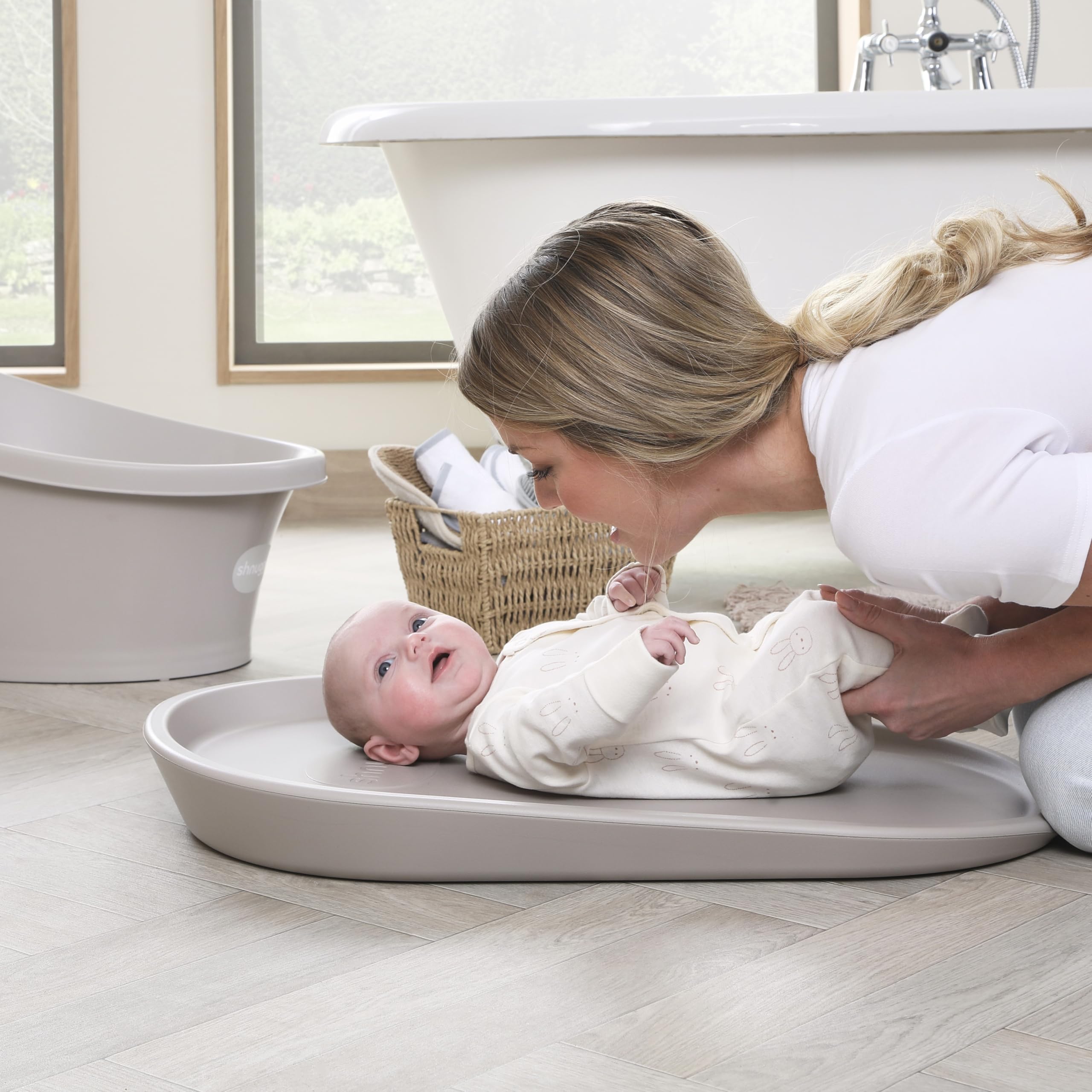 Shnuggle Squishy Baby-Wickelunterlage, weiches und warmes Schaumstoff-Material ist schöner für Babys, perfekt für Windeln, rutschfest, leicht zu reinigen, abwischbar (Taupe)