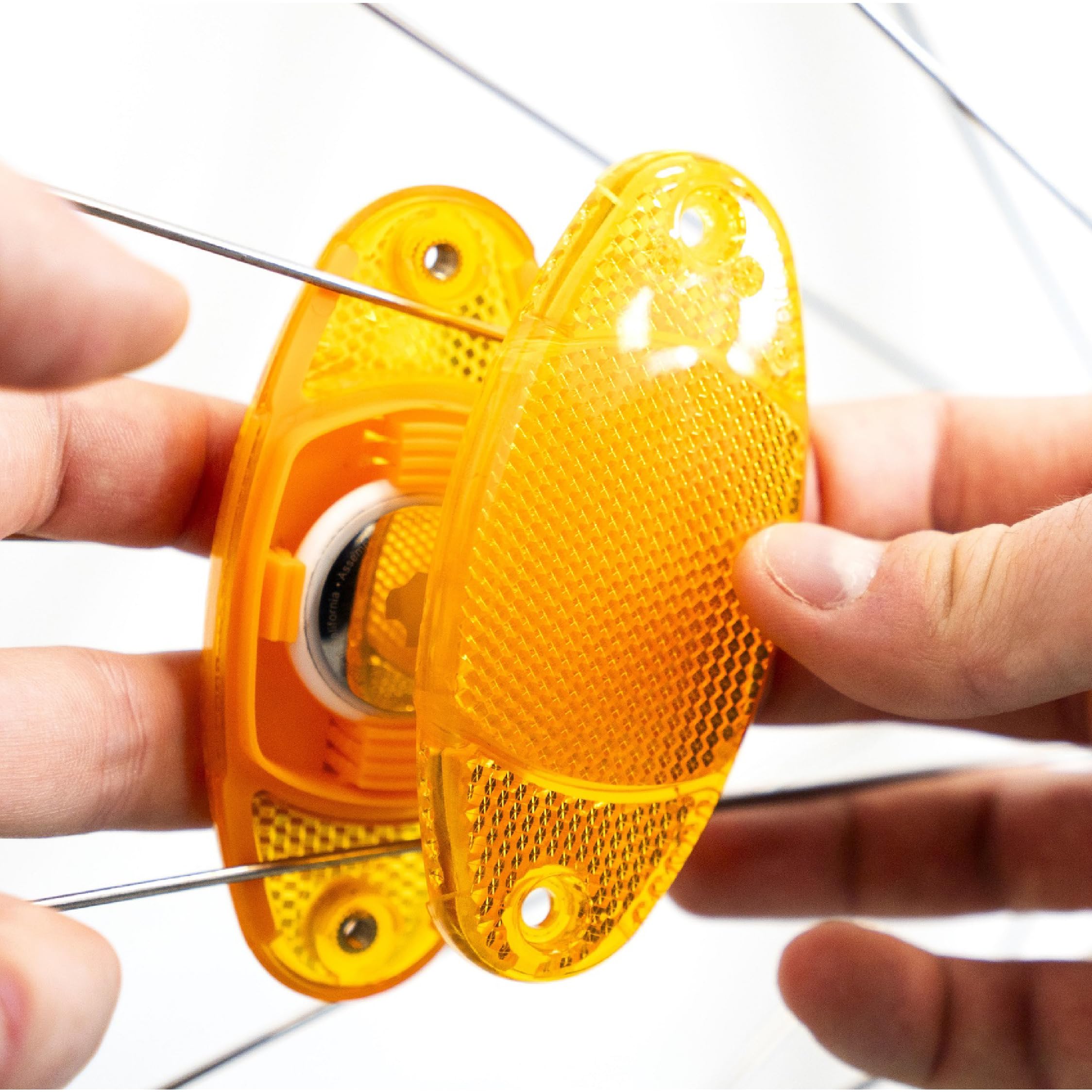OVERADE Innovation Française - AIRFLEC x2 - Support pour Tracker GPS AIRTAG - Catadioptres de Roues - Alarme Antivol Vélo