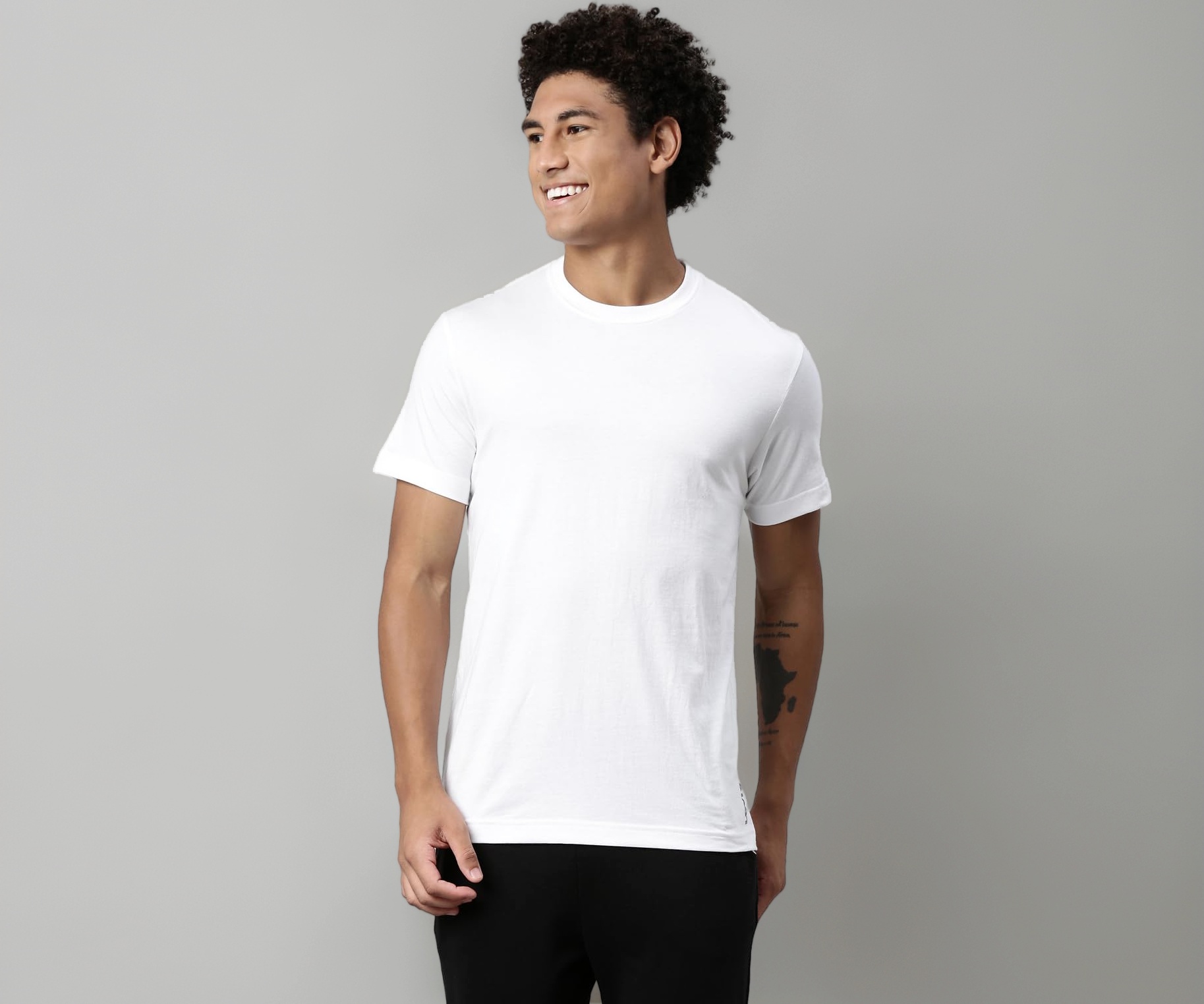 Levi’s Men’s Ultra-Soft Cotton 300 LS Classic Round Neck T-Shirts (Pack of 1)