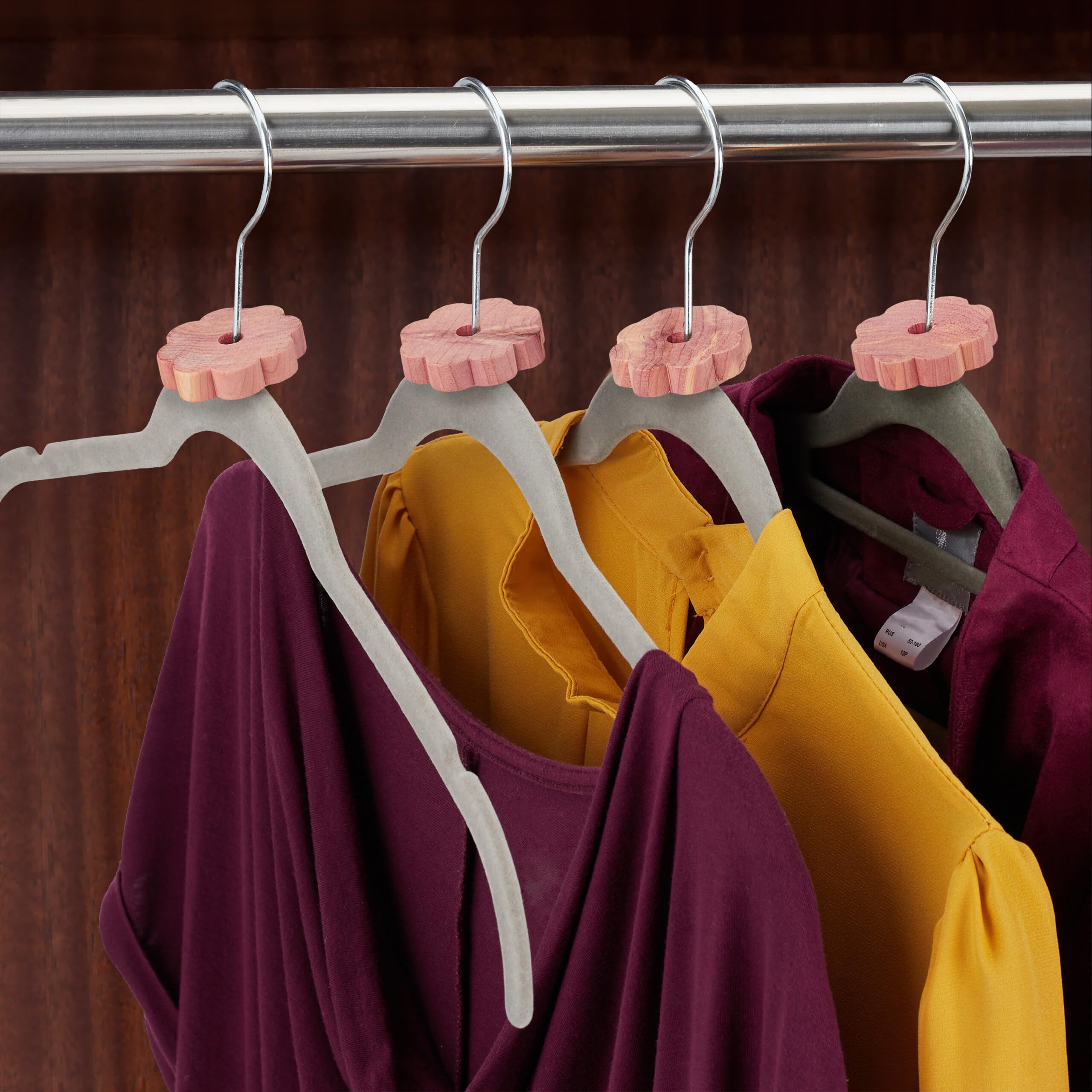 Relaxdays 100 x Mottenschutz Zedernholz, Mottenringe für Kleiderschrank, Langzeitschutz, Mottenmittel gegen Kleidermotten, Natur