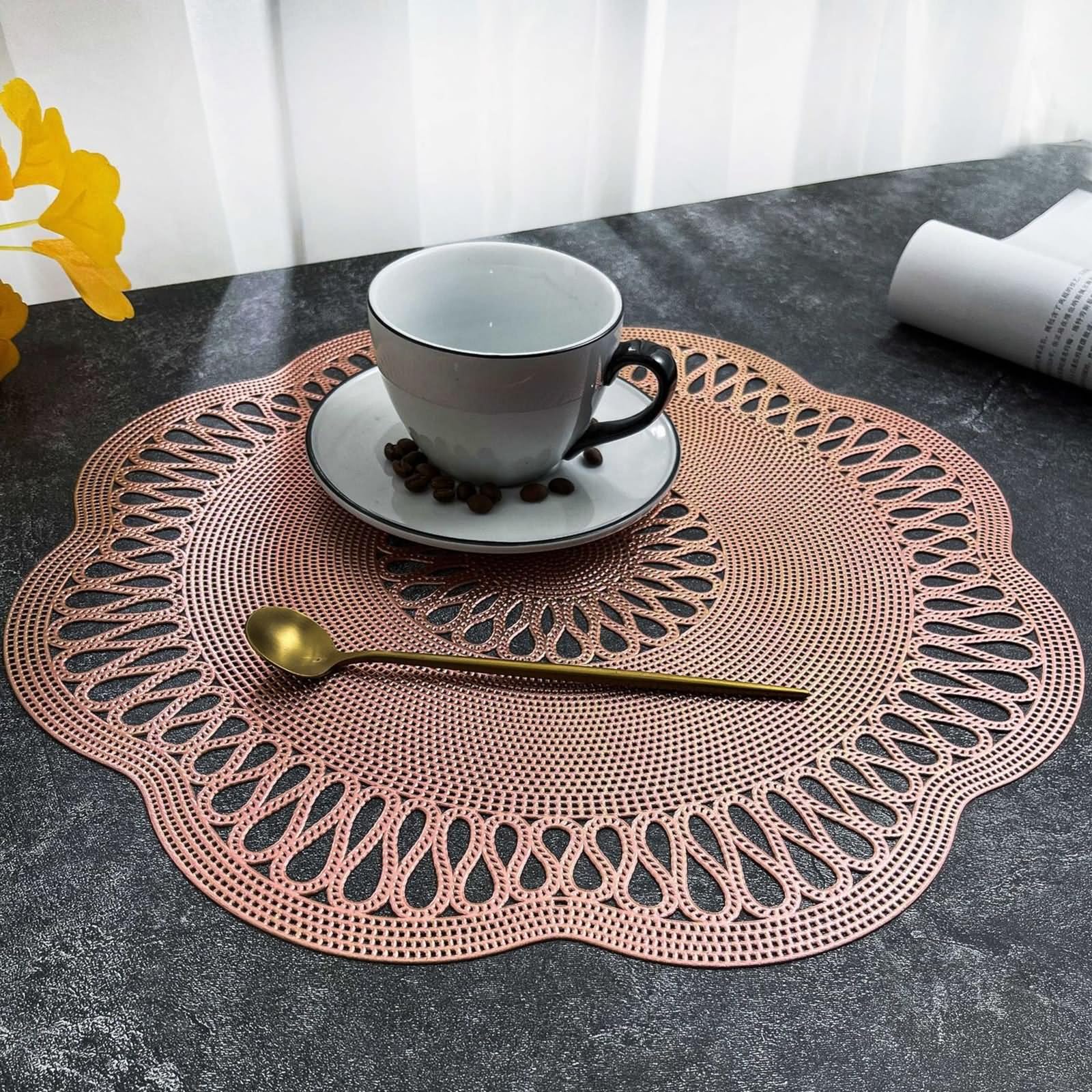 Set di 6 Tovagliette Tavolo Moderno, Tovagliette Colazione Moderne PVC 38cm Fiore Rotondo Cavo Vintage Oro Rosa