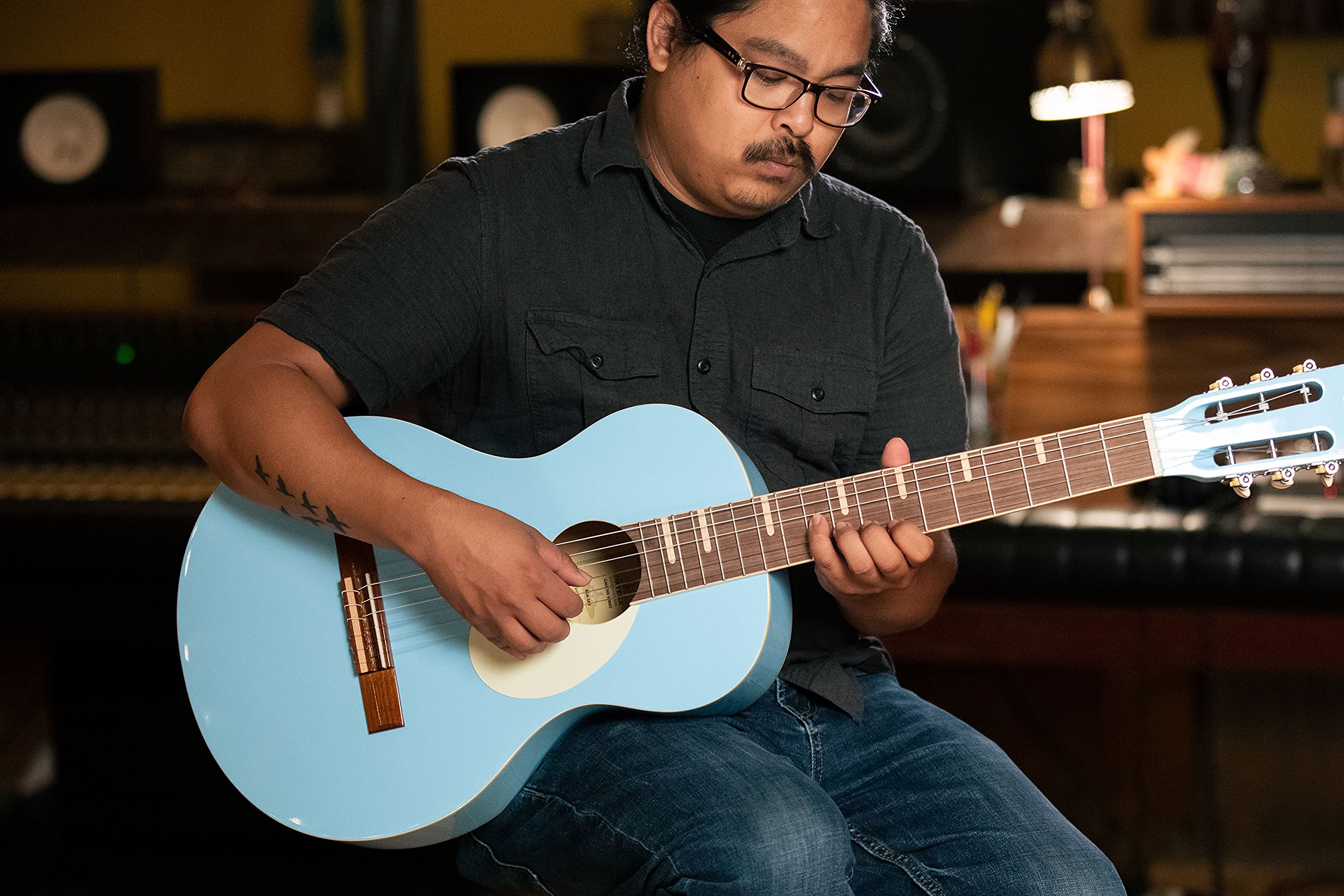 Ortega Guitars Chitarra Full Size - Gaucho Series - Corpo parlor - include Gigbag - Legno di Agathis / blue (RGA-SKY)