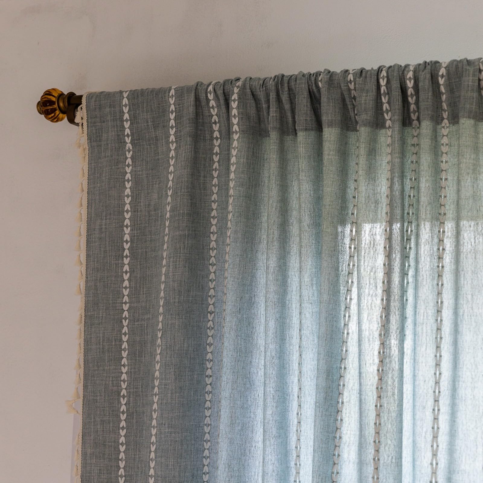 A.Monamour Vorhang Leinenoptik Gardine mit Quaste Geometrisch Boho Landhaus Halbtransparent Blickdicht Verdunkelnd Rod Tasche Stickerei Stores für Schlafzimmer Wohnzimmer Küche Fenster 1 Stück, blau