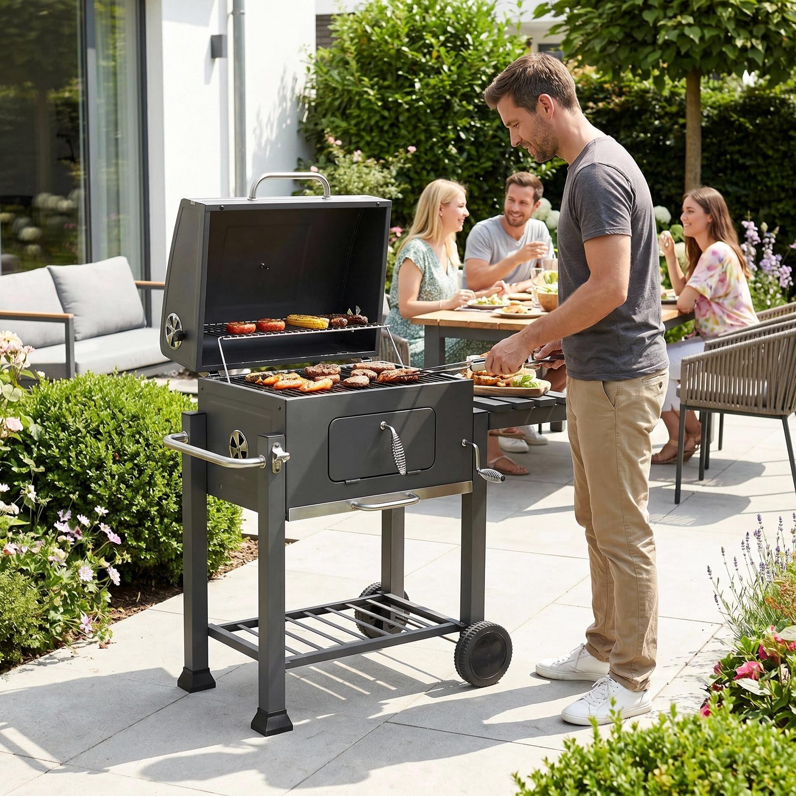 TLGREEN Holzkohlegrill mit Deckel, Thermometer, 2 Räder, Emaille & Verchromtes Grillrost, Aschekasten Holzkohle, Höhenverstellbar Grillwagen, 124x56x140cm, BBQ Smoker für Garten, Camping, Grau