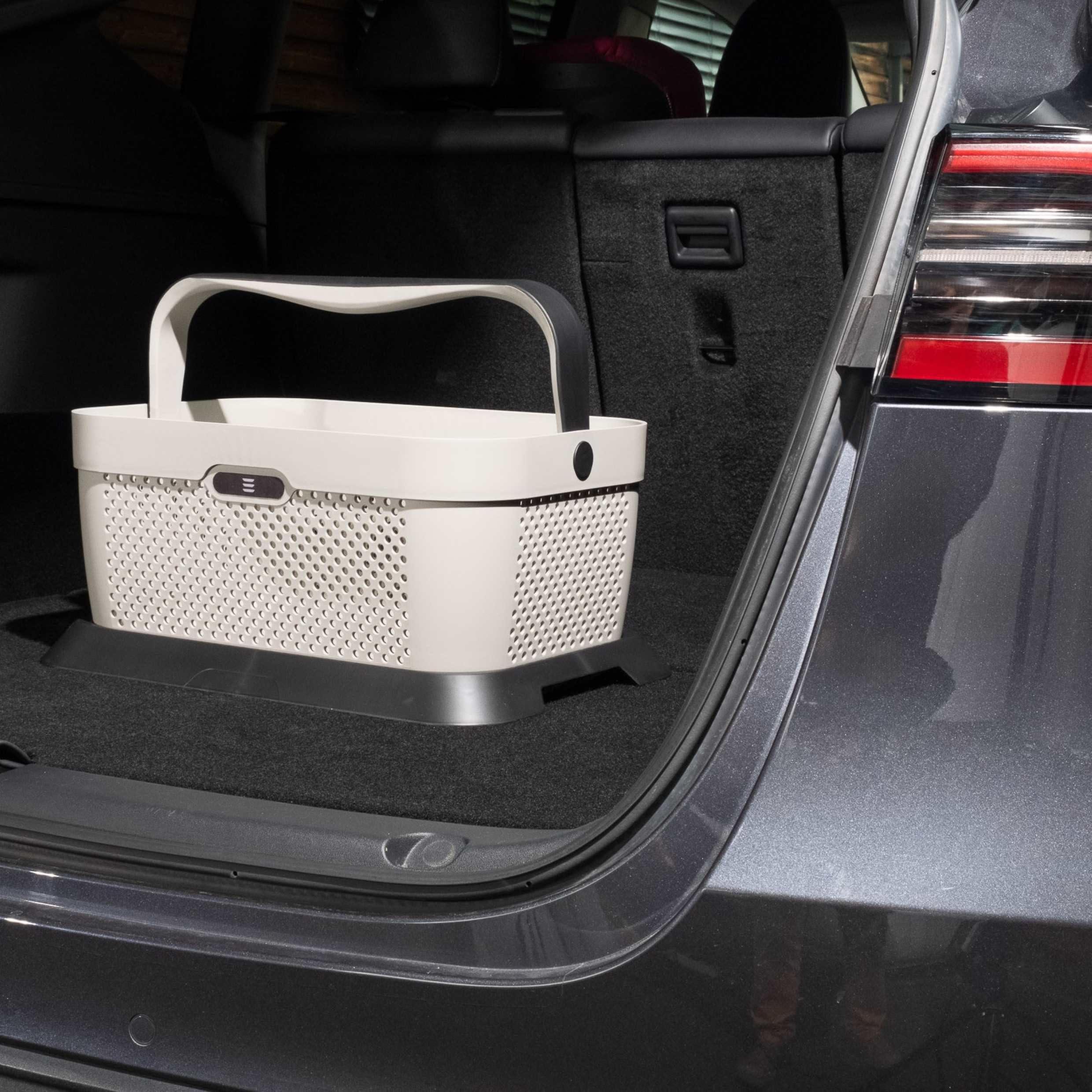 TESLA BASKET by RATI für Tesla Model Y & Model 3 – Smarter Auto Korb zum Einkauf & Outdoor-Aktivitäten, mit Befestigungsadapter zum Kofferraum, rutschfest und Stabil während der Fahrt - Grau