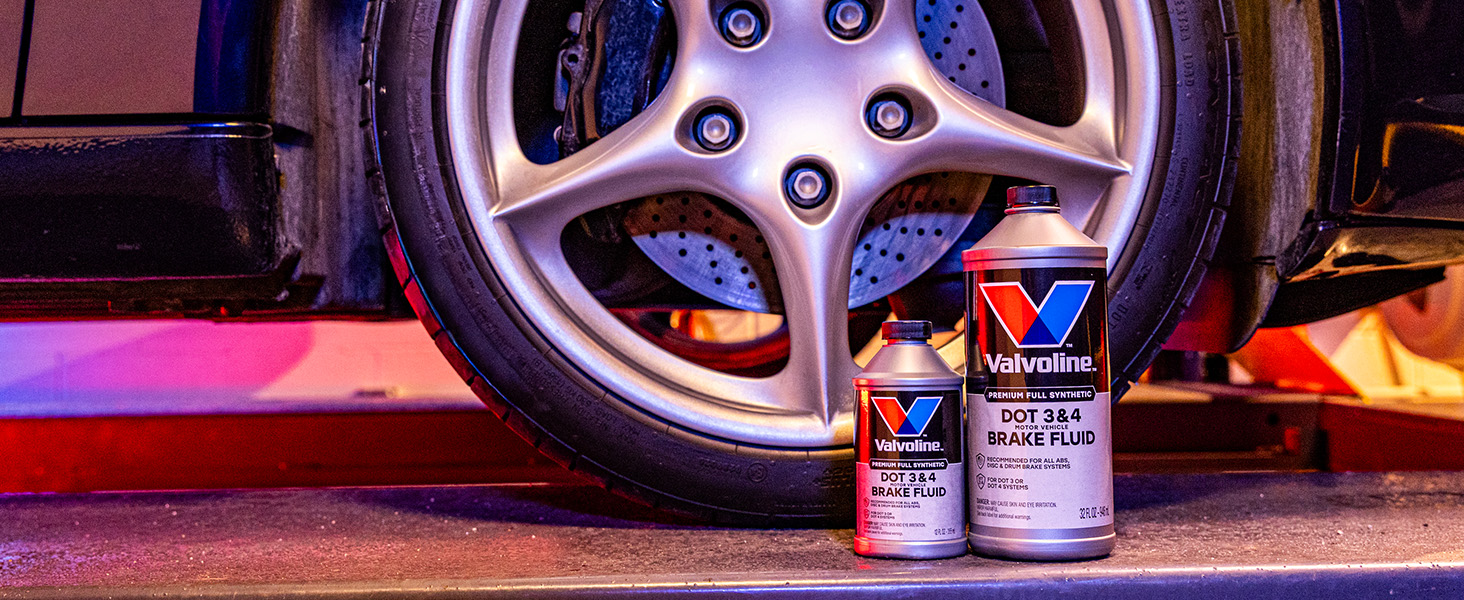Image of Valvoline DOT 3 & 4 Synthetic Brake Fluid, 32 oz | High-boiling synthetic brake fluid for DOT 3 & 4 systems with corrosion protection.