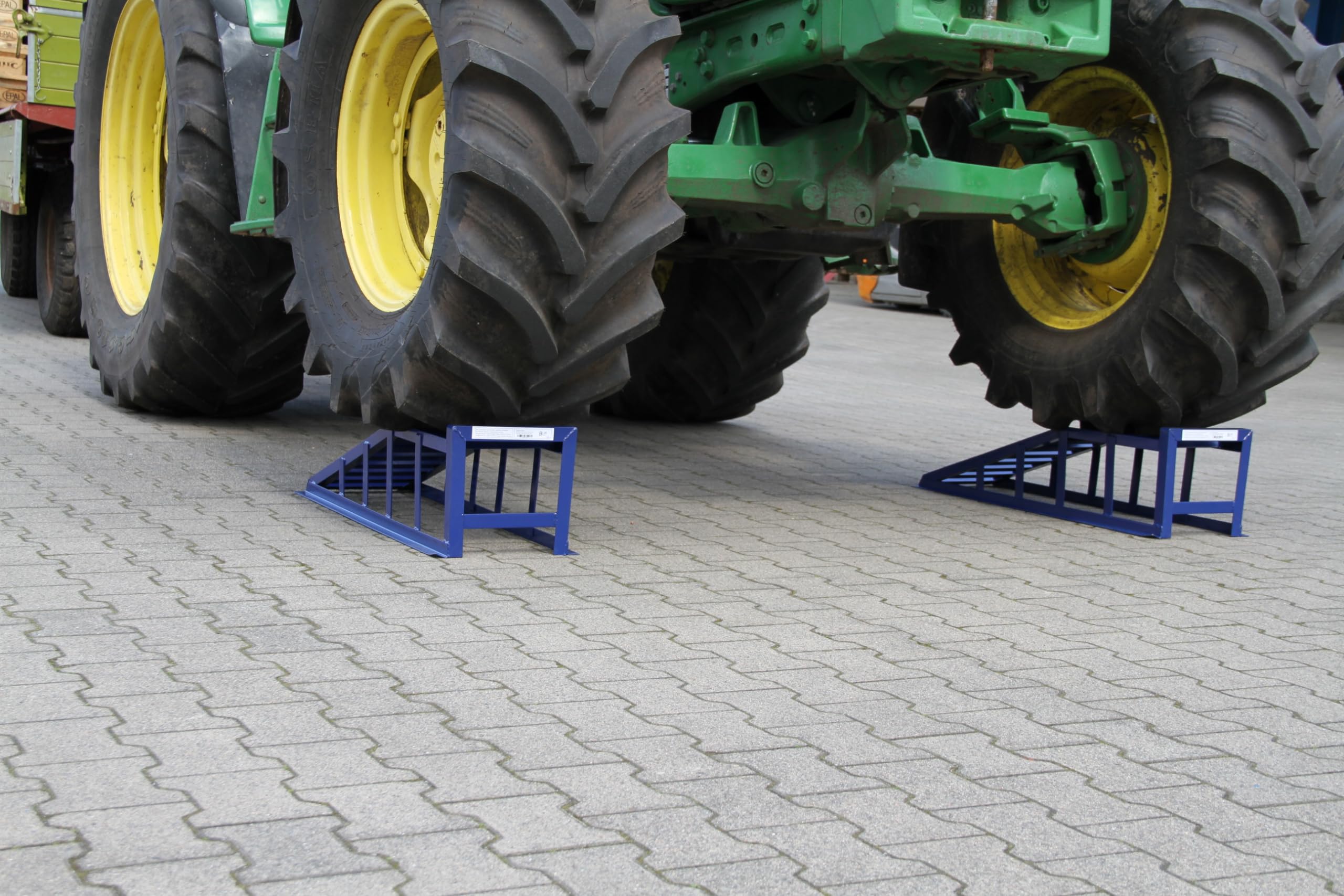 Auffahrrampe Rampe PKW 2 x blau bis 265er Räder extra breit 2000 kg pro Paar Auffahrbock 21 Grad Auffahrwinkel
