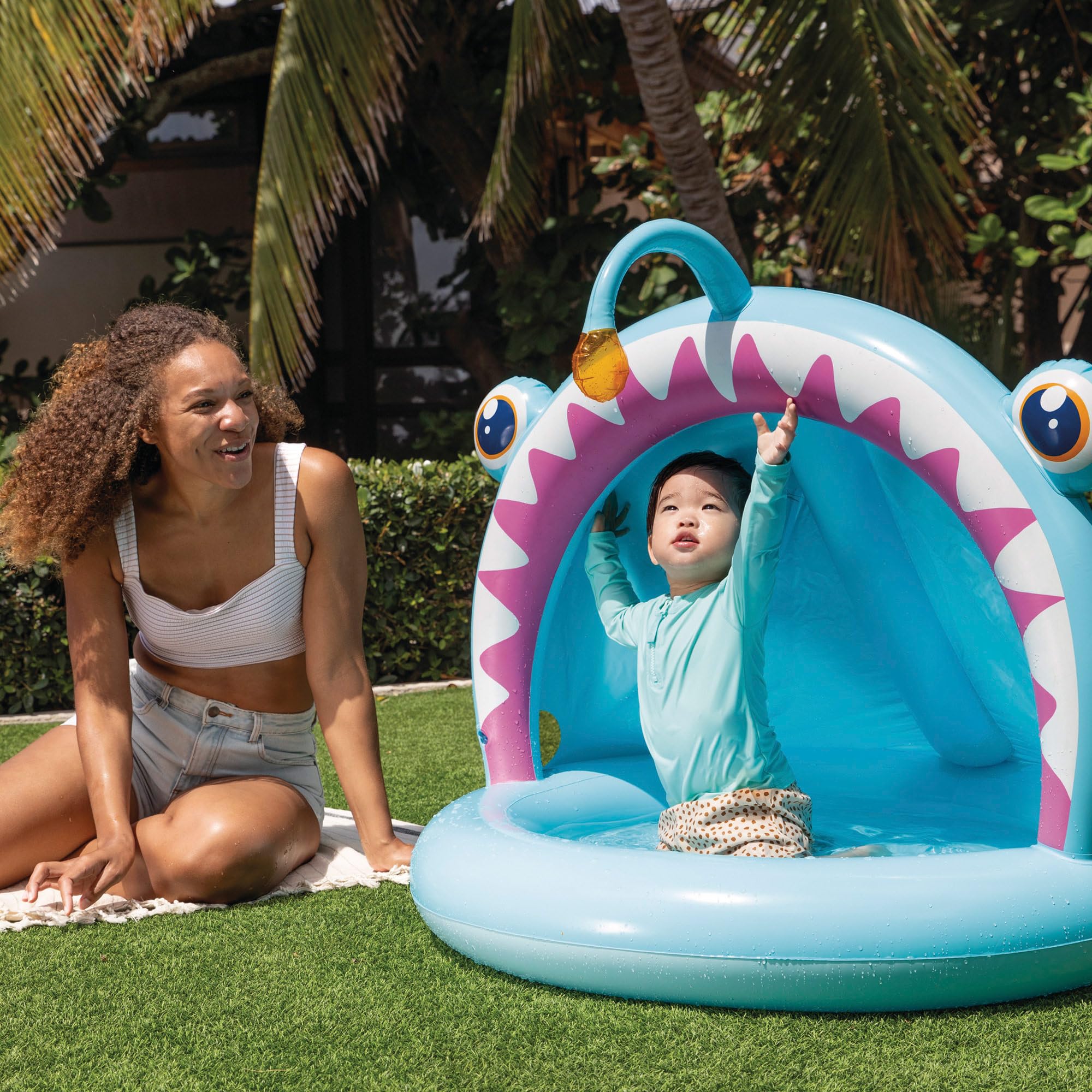 Intex Piscina Infantil Hinchable Angler Fish, 127x102x86 cm, con Parasol, Suelo Acolchado, Diseño de pez abisal en 3D, Capacidad 45 L, para niños 1-3 años, Vinilo Resistente (58400)