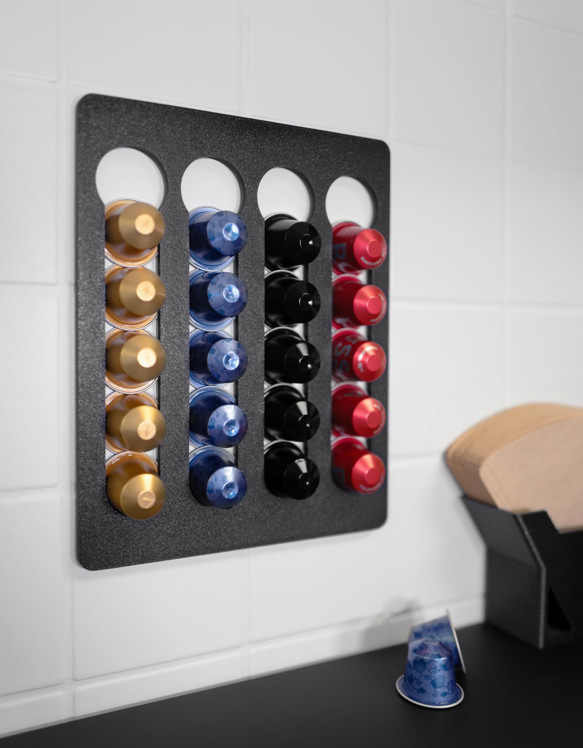 NewGround Designs Portacapsule per capsule Nespresso (20 pezzi) – Dispenser di capsule, supporto per capsule, supporto da parete senza fori