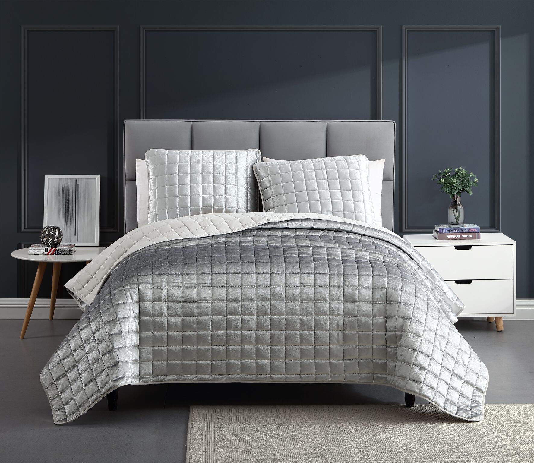 Riverbrook Home Lyndon Quilt Set, Queen, Silver, 3-Piece Set
