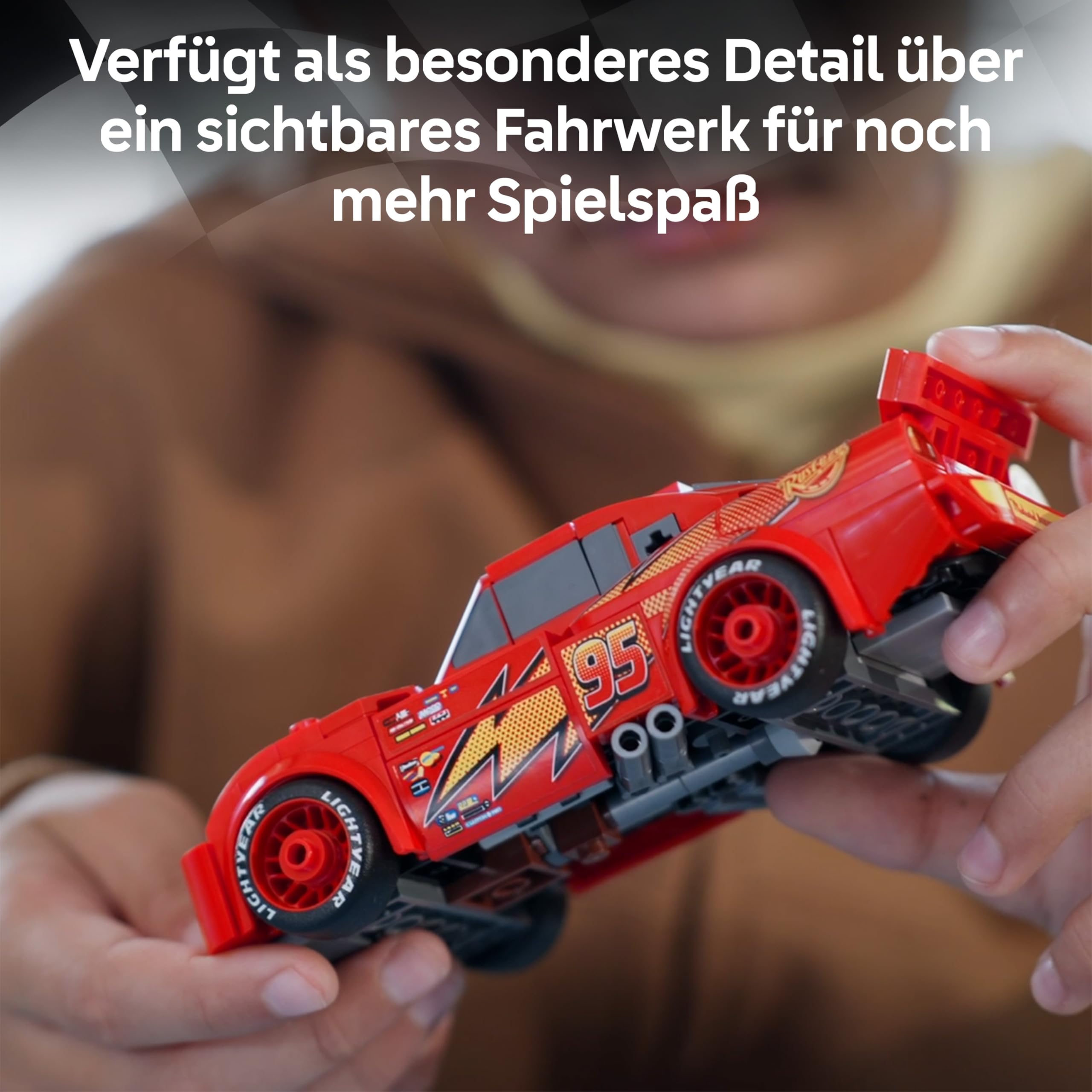 LEGO Speed Champions | Lightning McQueen - Spielzeug zu Cars von Disney Pixar - DIY Deko für Kinderzimmer - Auto Spielset - Kreatives Geschenk für Mädchen, Jungen und Autofans ab 9 Jahren - 77255