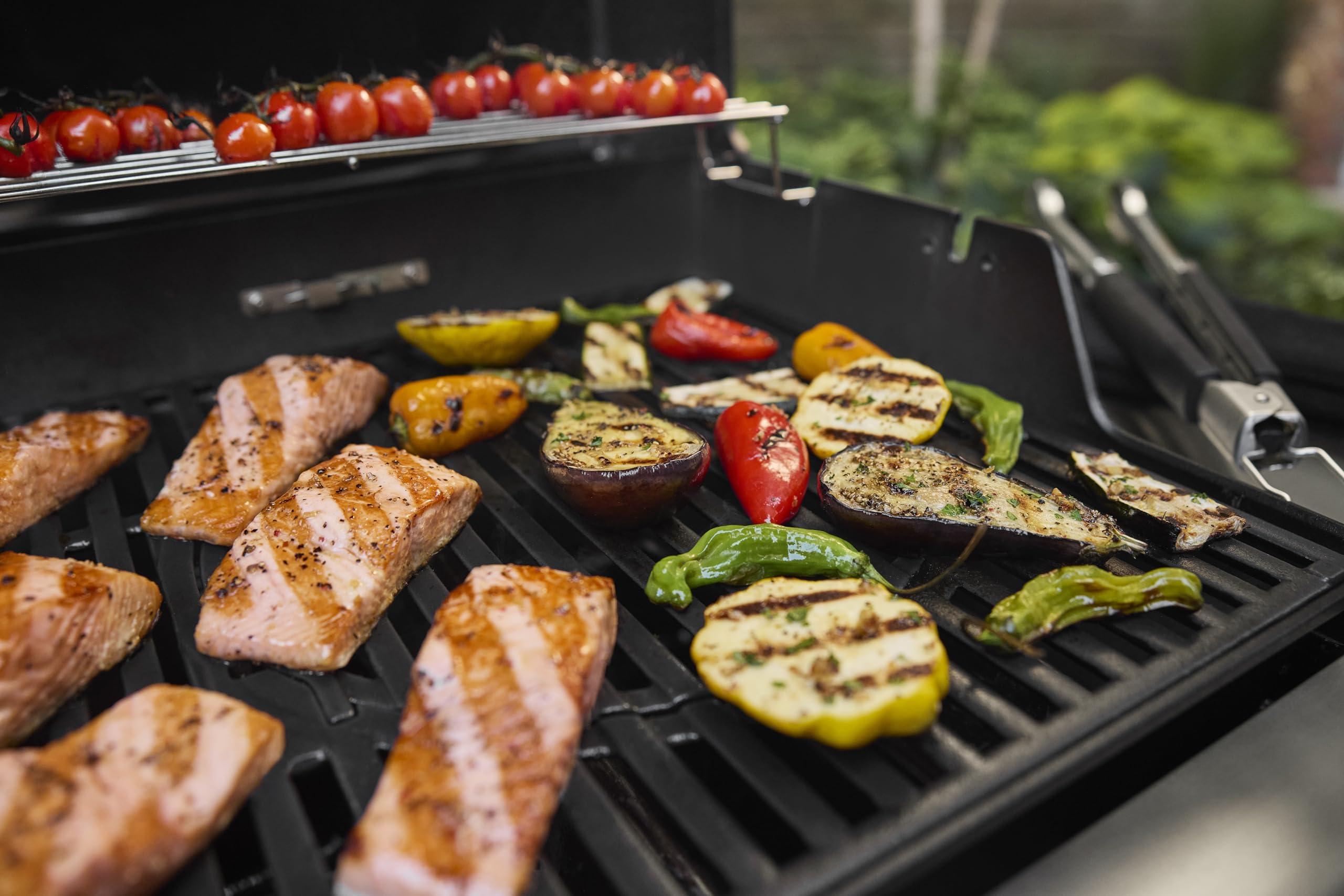 Weber Spirit E-410 barbacoa de gas, 4 quemadores, superficie de cocción de 51 x 46 cm, termómetro en la tapa, 2 ruedas - Negro/Plata (1500891)