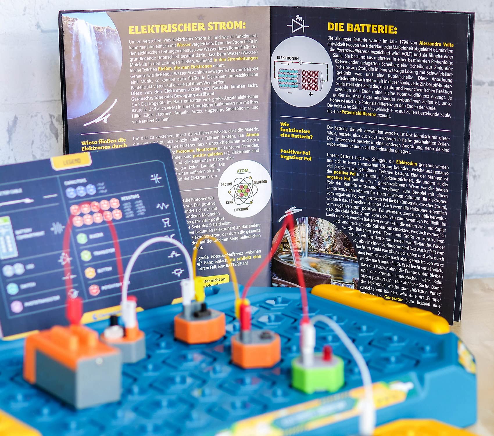 Clementoni Galileo Lab - Il mio laboratorio elettrico, emozionante scatola per esperimenti, kit elettronico con sensori ed effetti luminosi, per bambini dagli 8 anni in su, Clementoni 59292