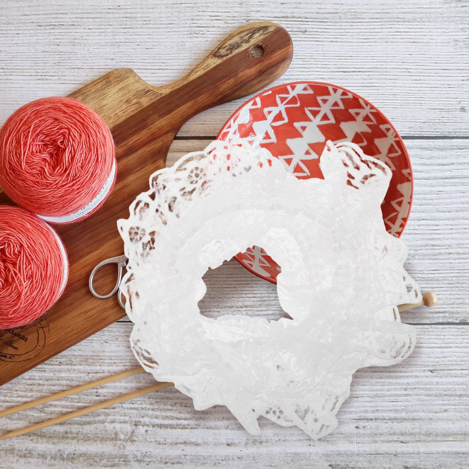 Mikikit Cinta de Encaje Blanca Plisada 6 Cm X 40 M, Ribete Floral Elástico para Coser, Manualidades y Decoración de Prendas, Bordado Volantes, Ribete Festoneado para Confección y Bricolaje