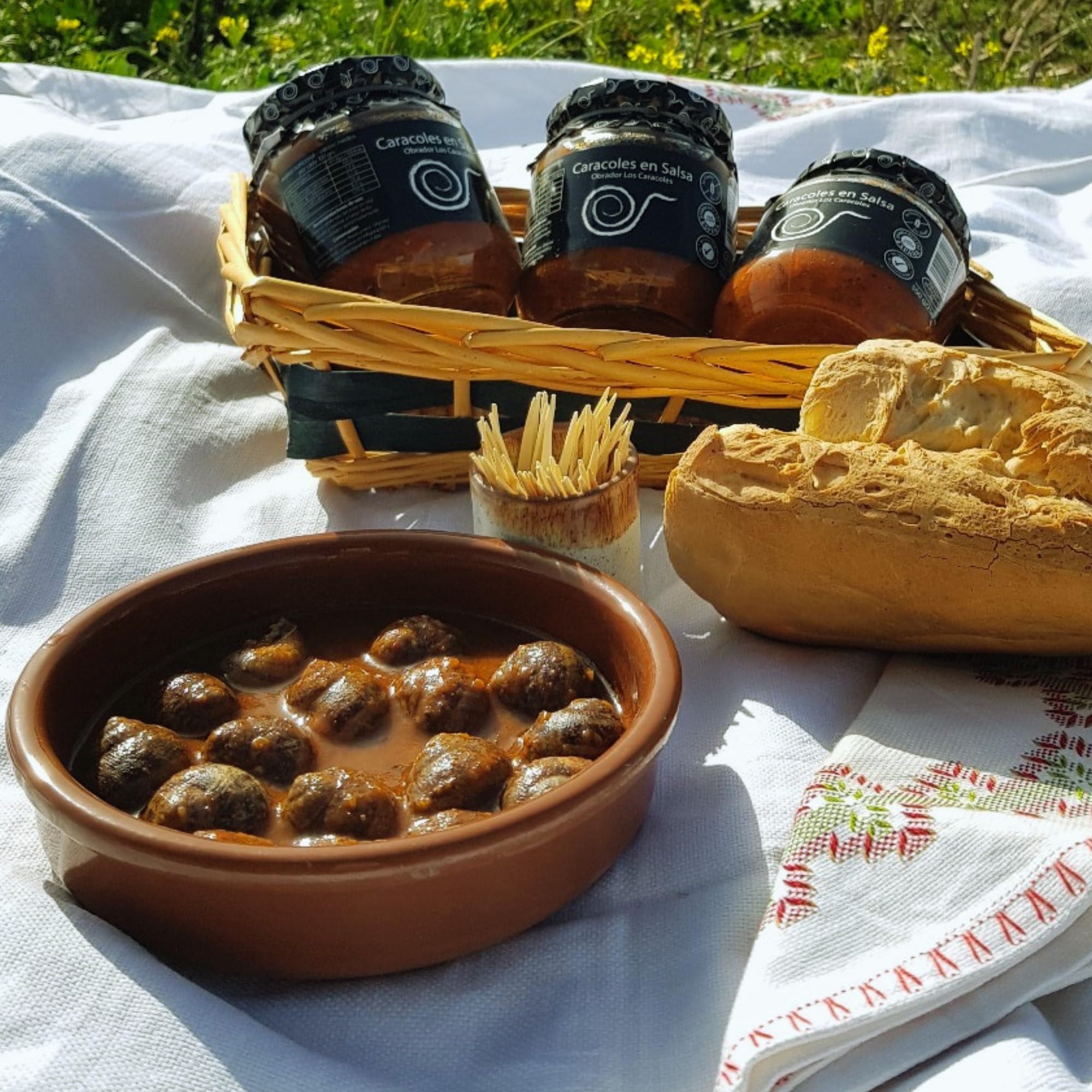 Escargots en sauce. Escargots cuits 550grs. Recette familiale, maison et artisanale. Escargots mijotés. Conserves gourmandes. Cadeau original pour tout le monde. Produit 100% fabriqué en Espagne.