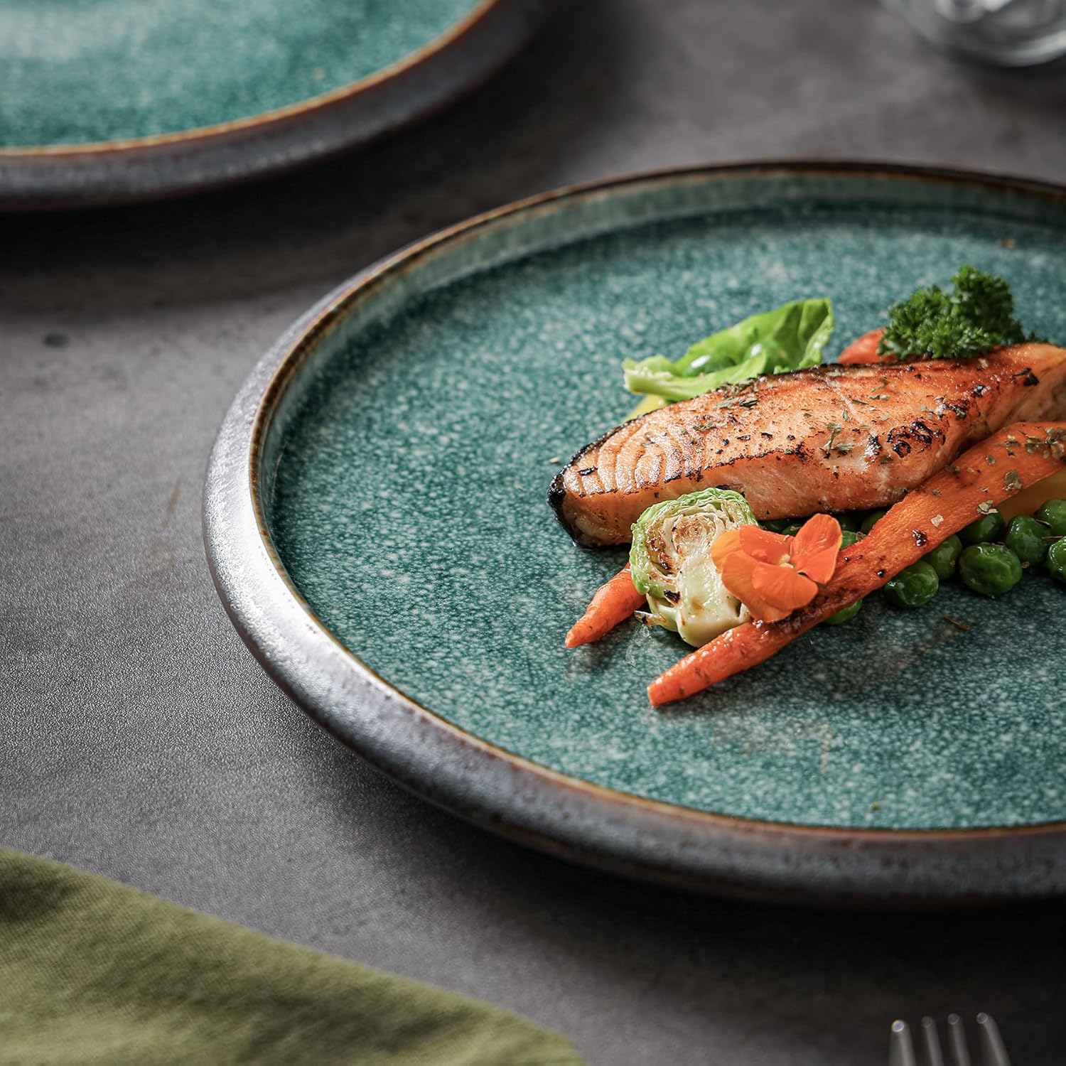 Uaral Dinner Plates, 10.5-Inch Ceramic Two-Tone Color Glaze Large Kitchen Plates - Set of 2 (Black and Blue)