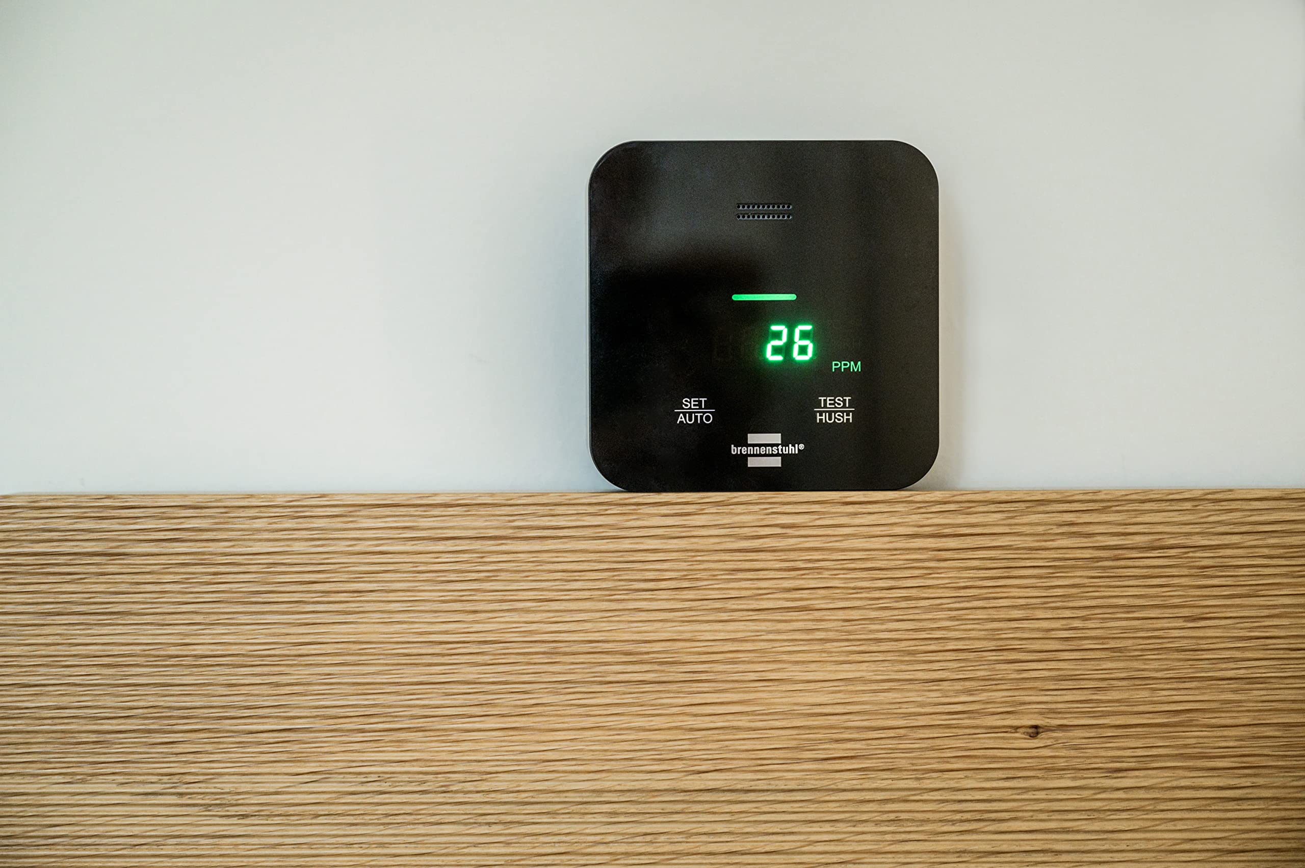 Brennenstuhl CO2 Messgerät C2M L 4050 zur Überwachung der Luftqualität (mit CO2-Ampelanzeige, Alarmsignal, Batteriebetrieb bis zu 12h, inkl. Netzteil)