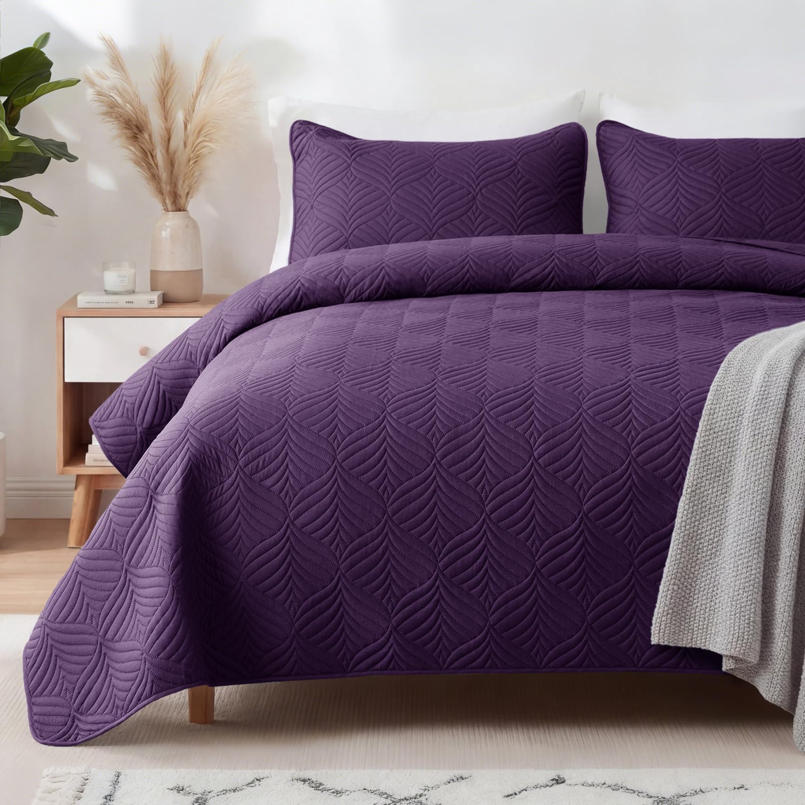 Whale Flotilla Extra Soft Twin Quilt Bedding Set, Lightweight Purple Bedspreads Quilts Twin Size with Modern Pattern, Reversible 2-Piece Coverlet with