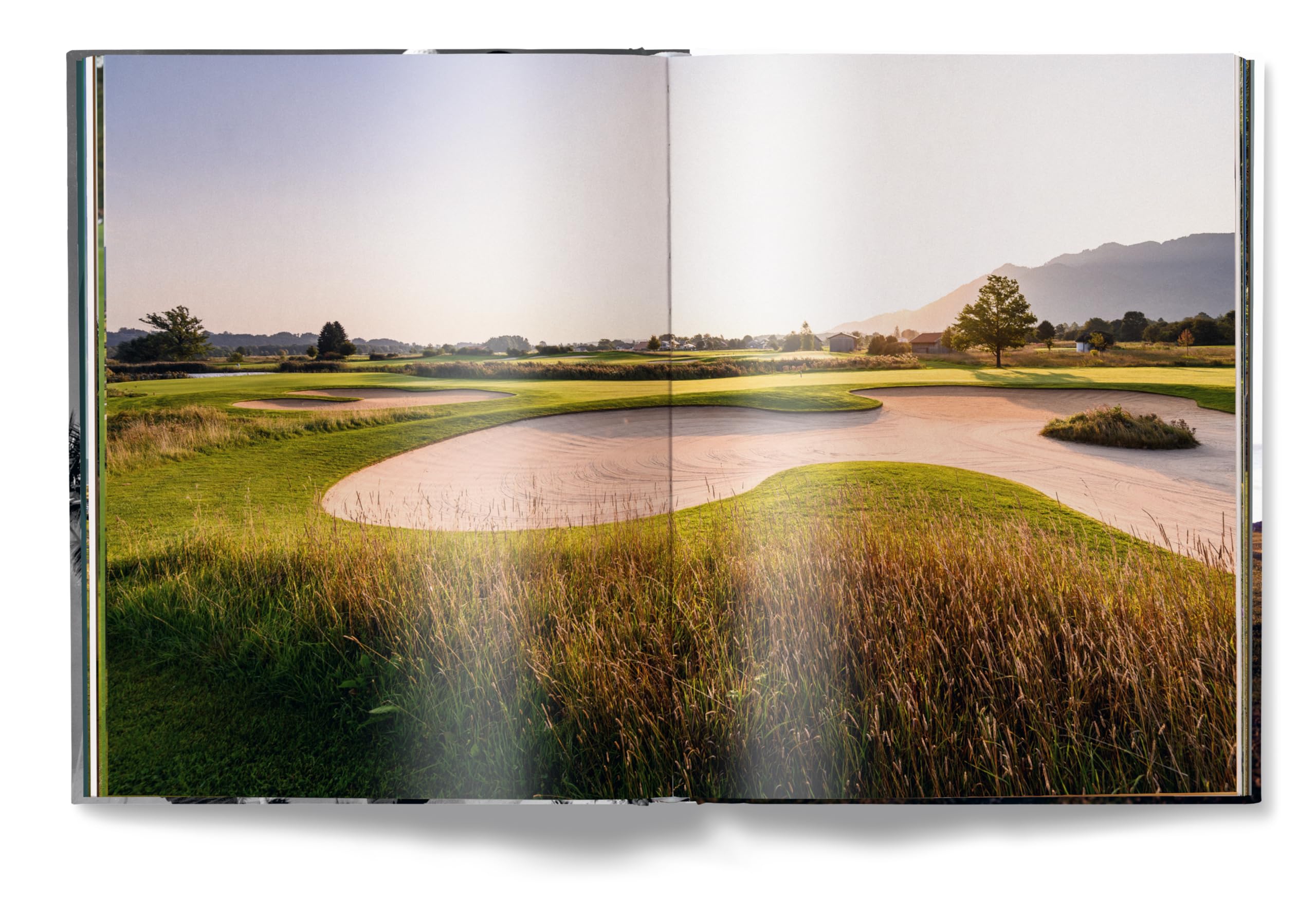 GOLF: A Tribute to Golf’s Finest Destinations, Gear, and Icons (The Sports Books Series)