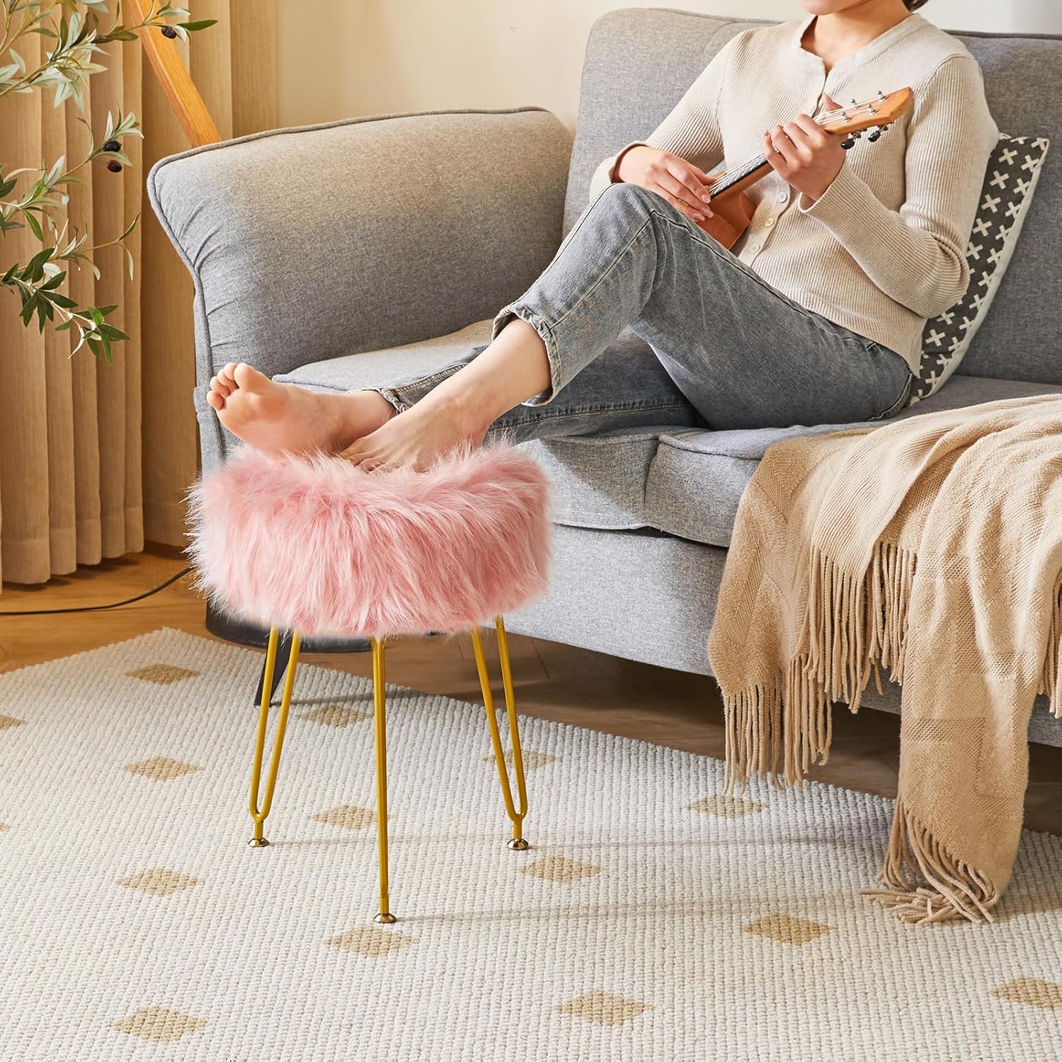 IBUYKE Faux Fur Vanity Stool Chair, Furry Makeup Stool Ottoman, Soft Padded Seat, Round Footrest Footstools with 4 Metal Legs, for Living Room Bedroom Entryway, Pink LG-32P