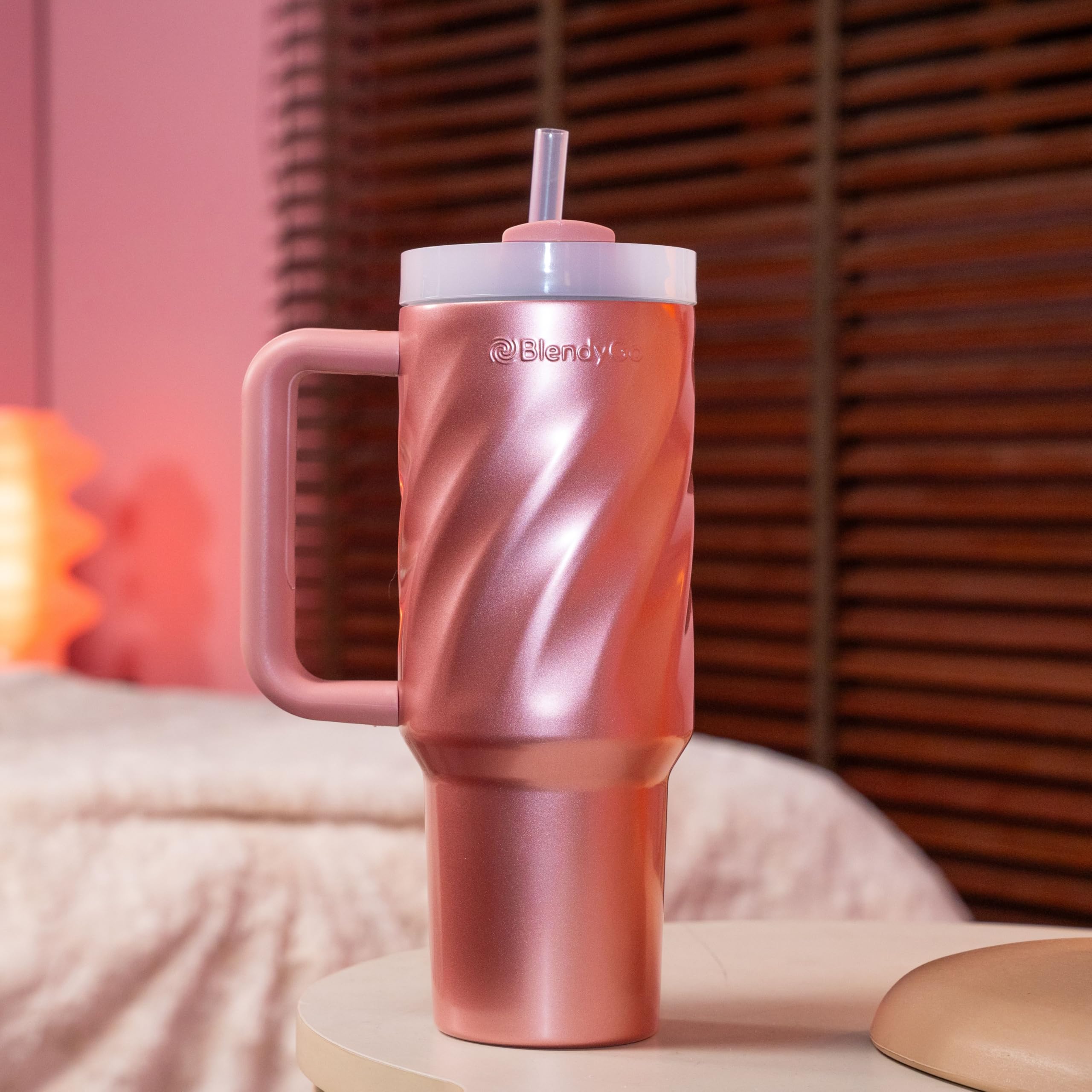 Blendygo Vaso Térmico con Asa 900ml - Termo Mantiene 6 Horas Caliente & 12 Horas Frío - Taza de Viaje para Coche - Acero Inoxidable Tumbler Libre de BPA (Rose Gold)