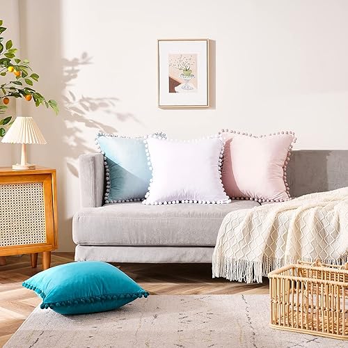 Miniatura 6 de Top Finel juego de 2fundas de almohada decorativas con pompones, de terciopelo suave, lisas, para sofá, dormitorio o automóvil, 18 x 18pulgadas,