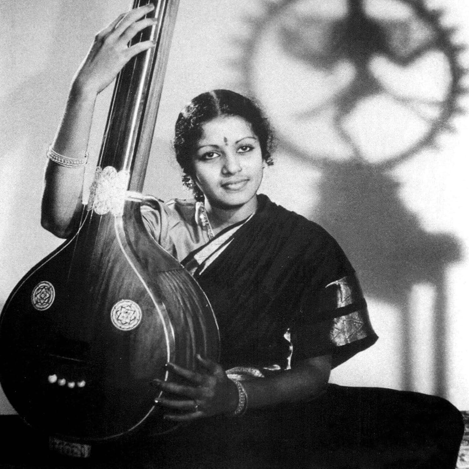 Tallenge - M S Subbulakshmi with Veena - Rare Photograph - Hindustani  Carnatic Musician - Poster- Large Digital Print( Paper,30 x 30 inches,  MultiColour) : Amazon.in: Home & Kitchen
