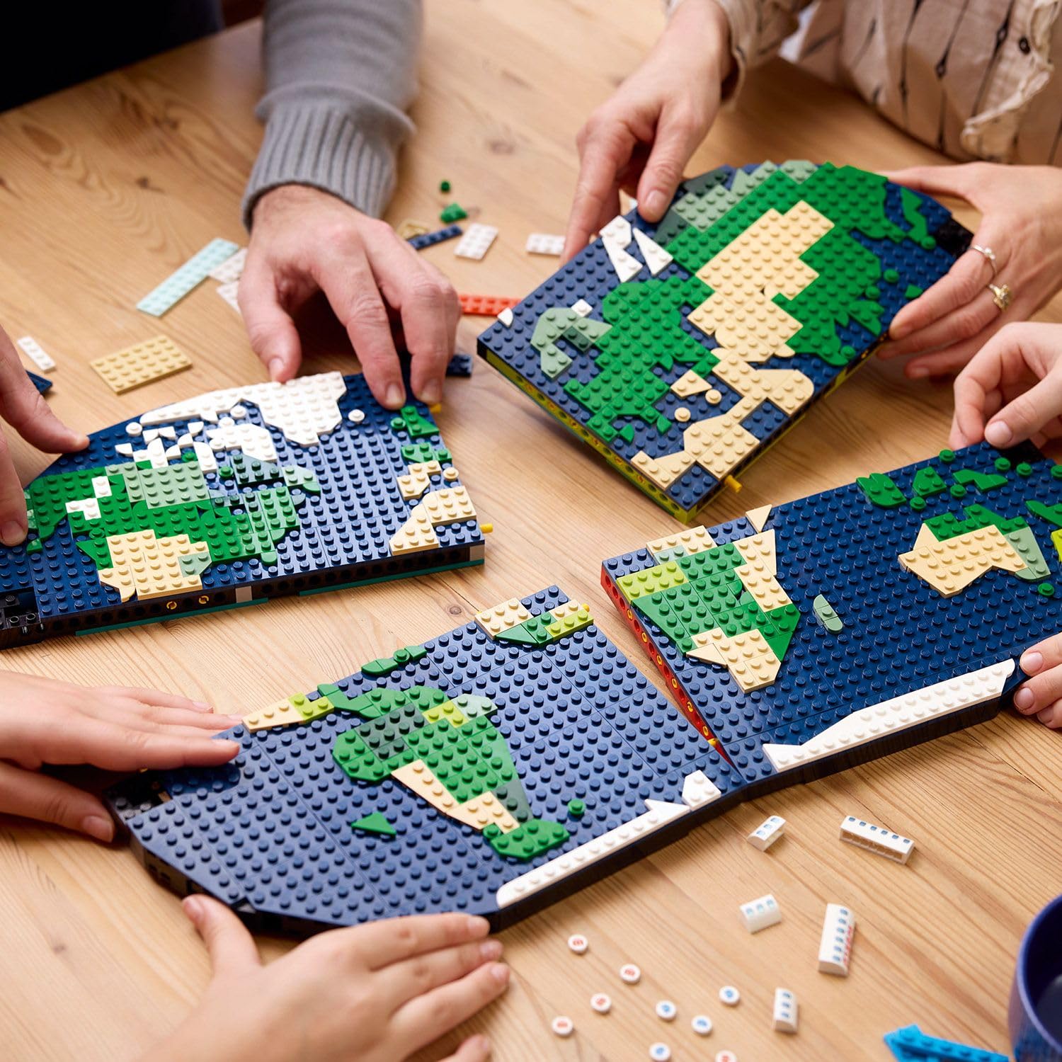 LEGO Wspomnienia z podróży, Zestaw Kreatywny dla Całej Rodziny, Mapa Świata do Zbudowania, Ciekawa Dekoracja Ścienna i Ozdoba do Salonu, Pomysł na Prezent dla Nastolatków i dla Podróżników, 41838