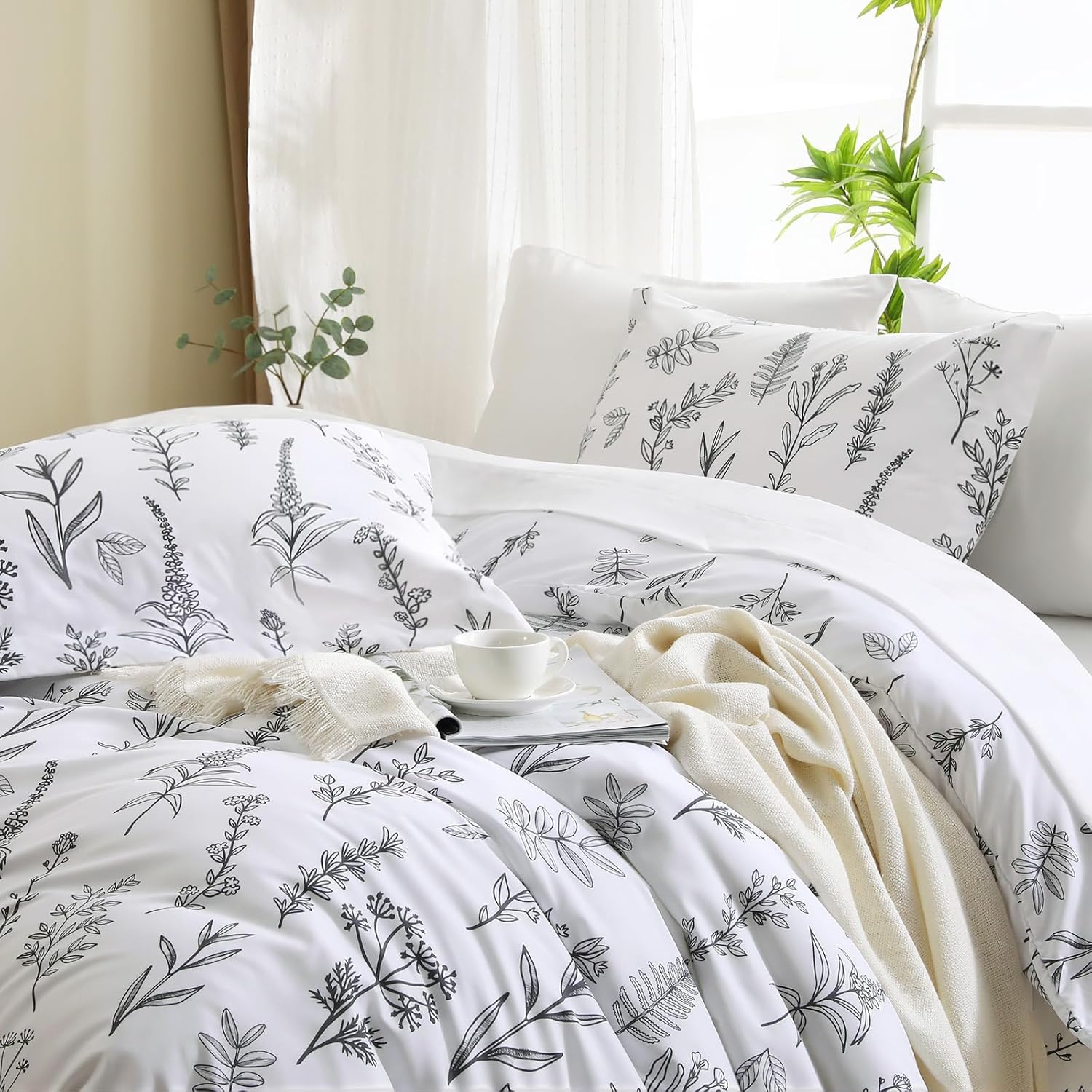 Duvet Cover Full Size, Reversible Floral White Duvet Cover Set with Zipper Closure, 3 Pieces Botanical Patterns Soft Microfiber Bedding Set with 4 Ties