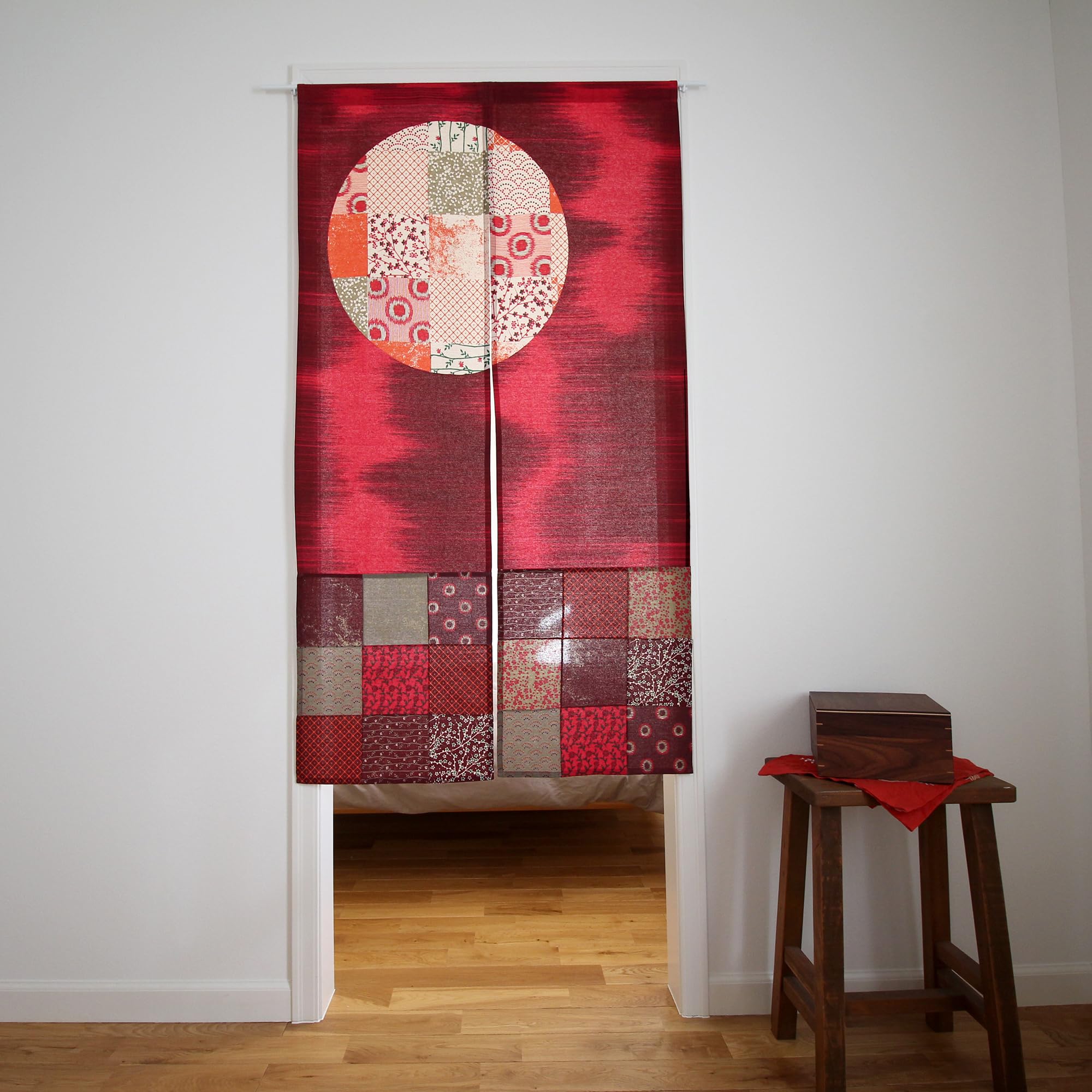 Cortina para puerta (33.5 x 59 pies) Akari Tapestry Noren separador de ambientes (rojo oscuro)
