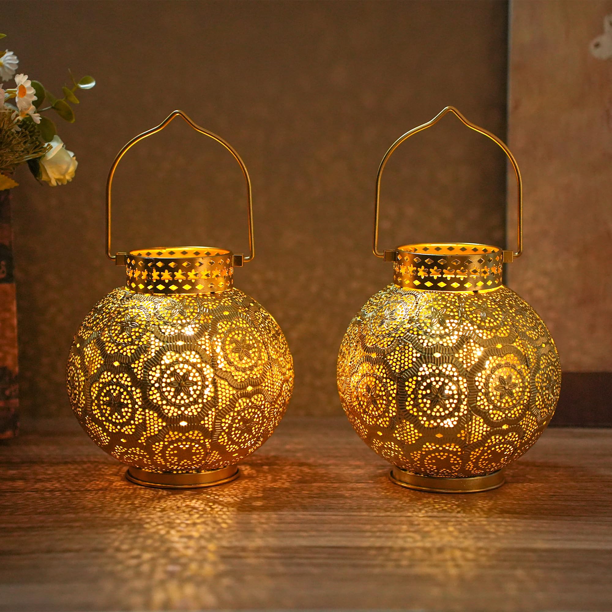 TRIROCKS Set of 2 Moroccan Style Metal Table Lamp 18 cm H Battery Powered Cordless Lanterns with LED Fairy Lights Bulb for Home Living Room Parties Events Wedding Tabletop Indoor Outdoor (Gold)